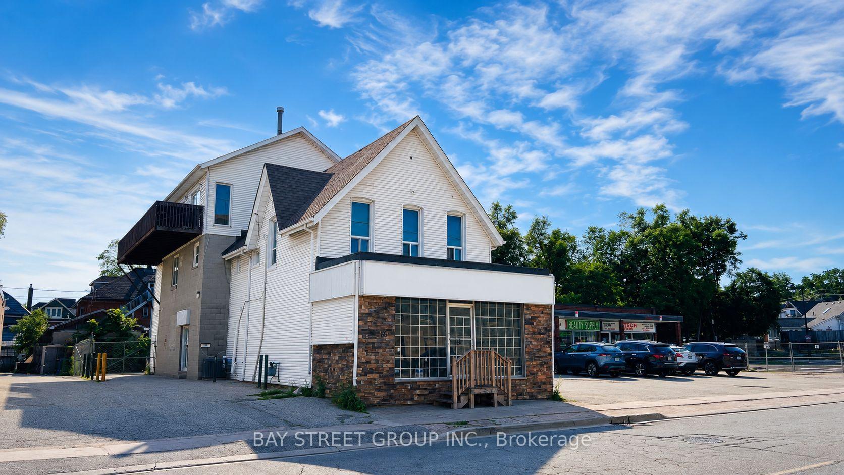 Photo 5 of Unit 204, 66 Maple Avenue, Barrie, City Centre — HOMEH