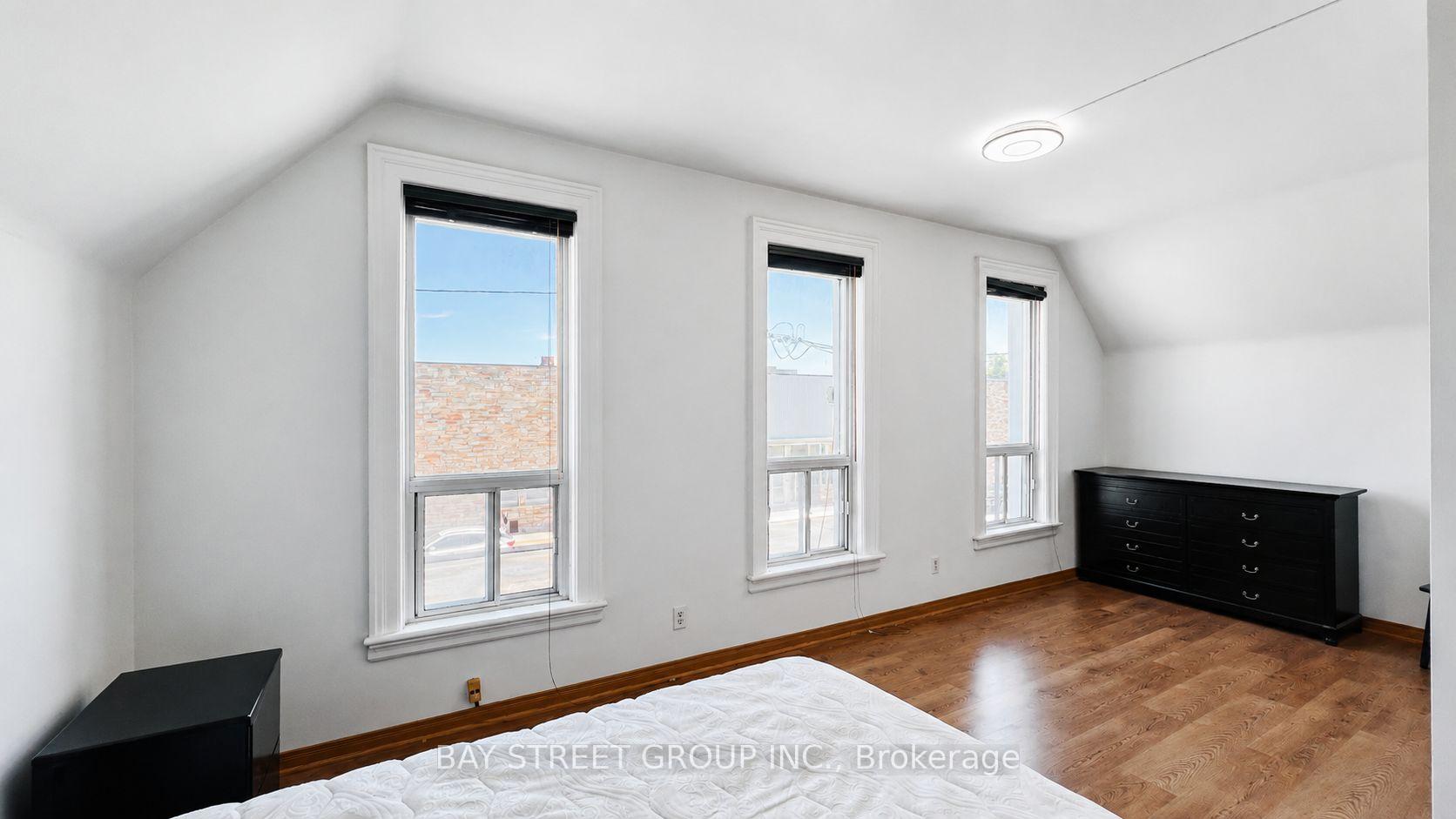 Photo 9 of Unit 204, 66 Maple Avenue, Barrie, City Centre — HOMEH