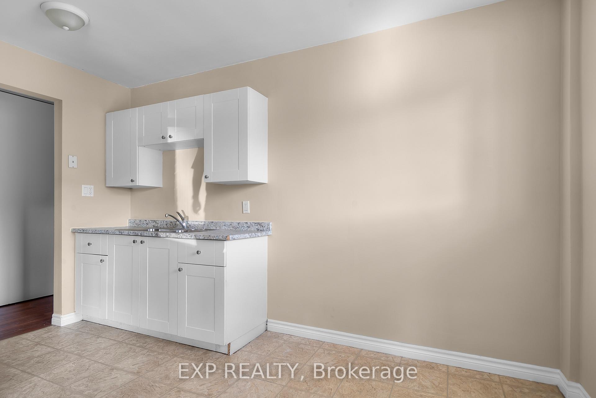 Photo 2 of Unit 5, 4663 Huron Street, Niagara Falls, Downtown — HOMEH