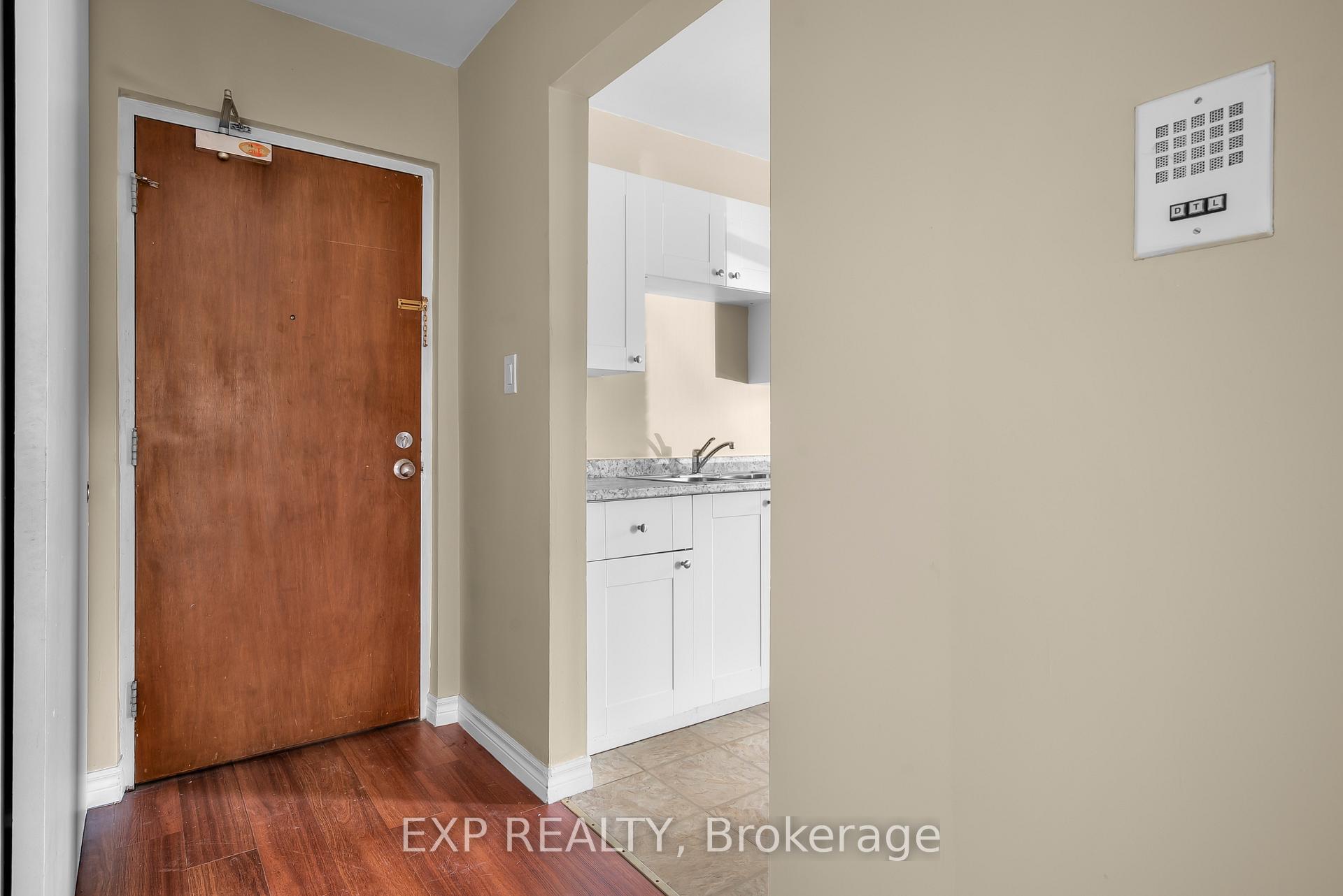 Photo 4 of Unit 5, 4663 Huron Street, Niagara Falls, Downtown — HOMEH