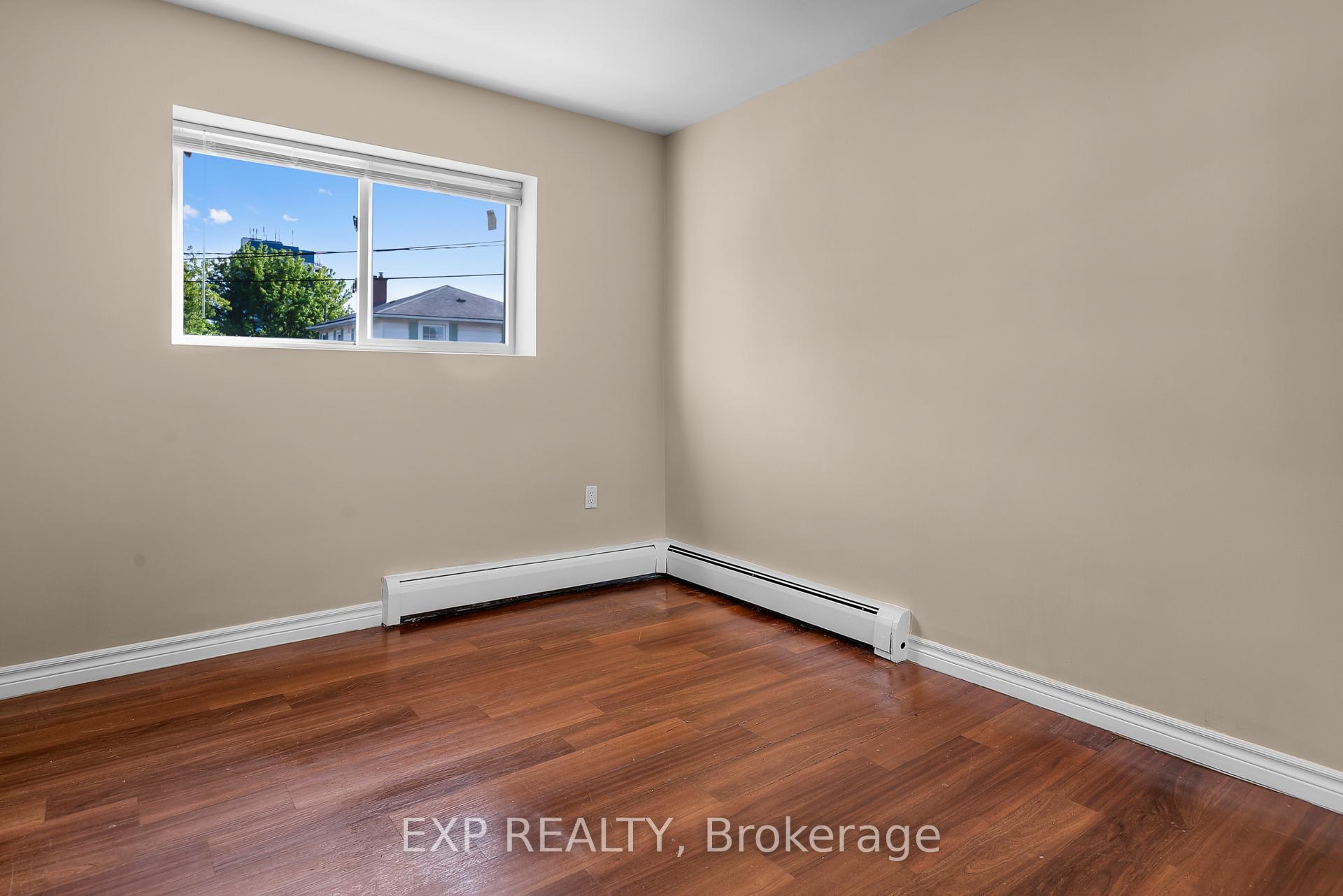 Photo 8 of Unit 5, 4663 Huron Street, Niagara Falls, Downtown — HOMEH