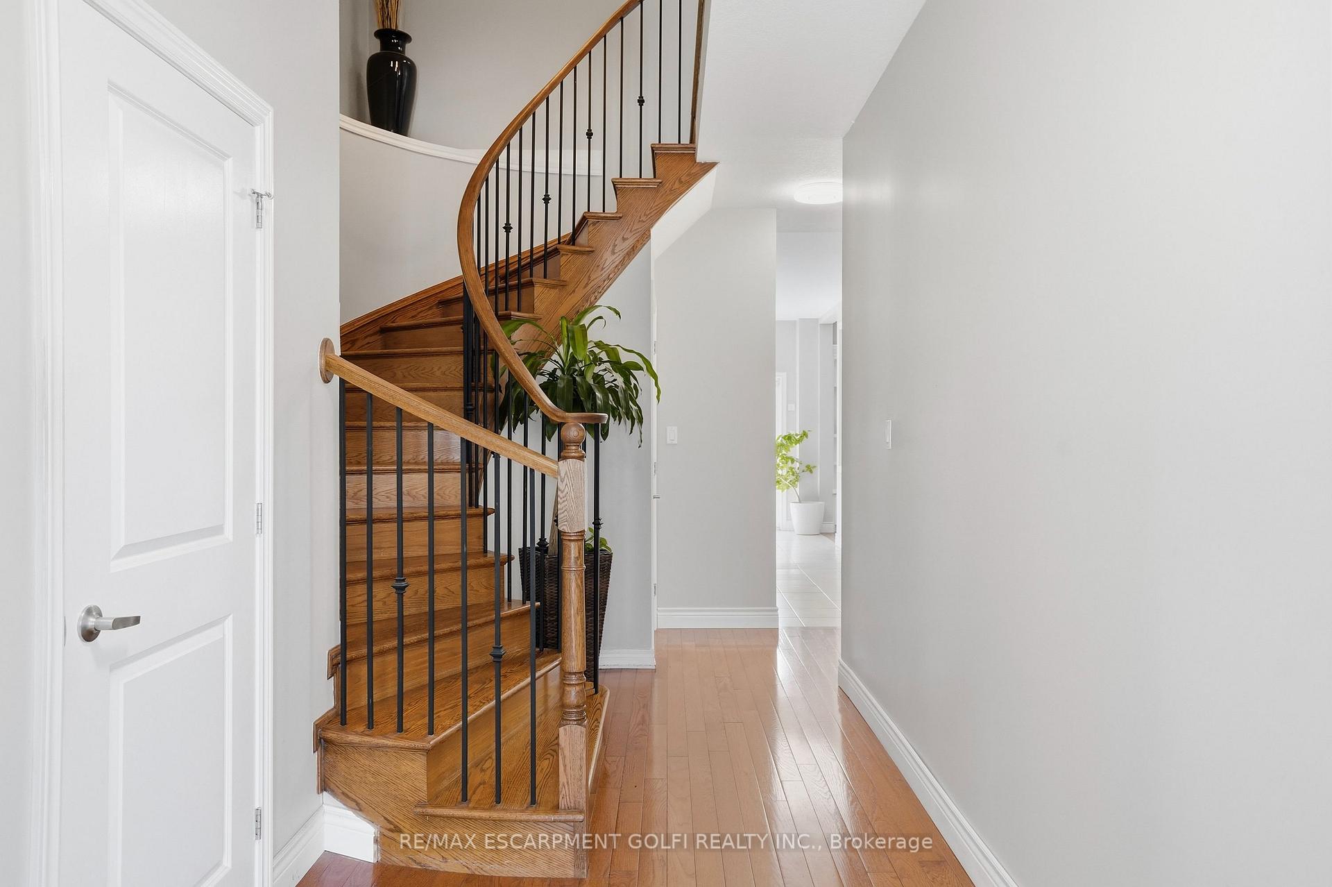 Photo 4 of 471 Old Mud Street, Hamilton, Stoney Creek — HOMEH