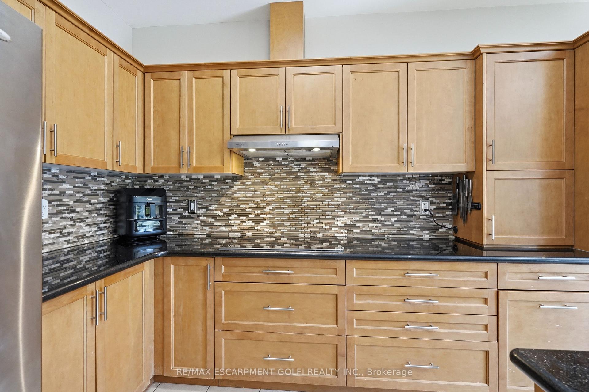 Photo 13 of 471 Old Mud Street, Hamilton, Stoney Creek — HOMEH