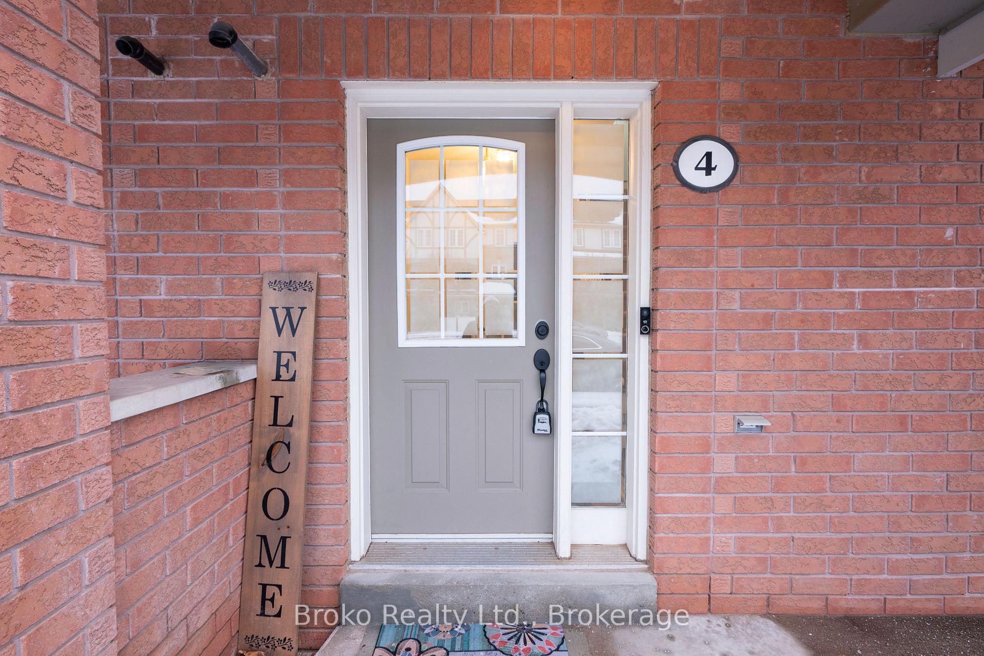 Photo 2 of Unit 4, 2360 Parkhaven Boulevard, Oakville, River Oaks — HOMEH