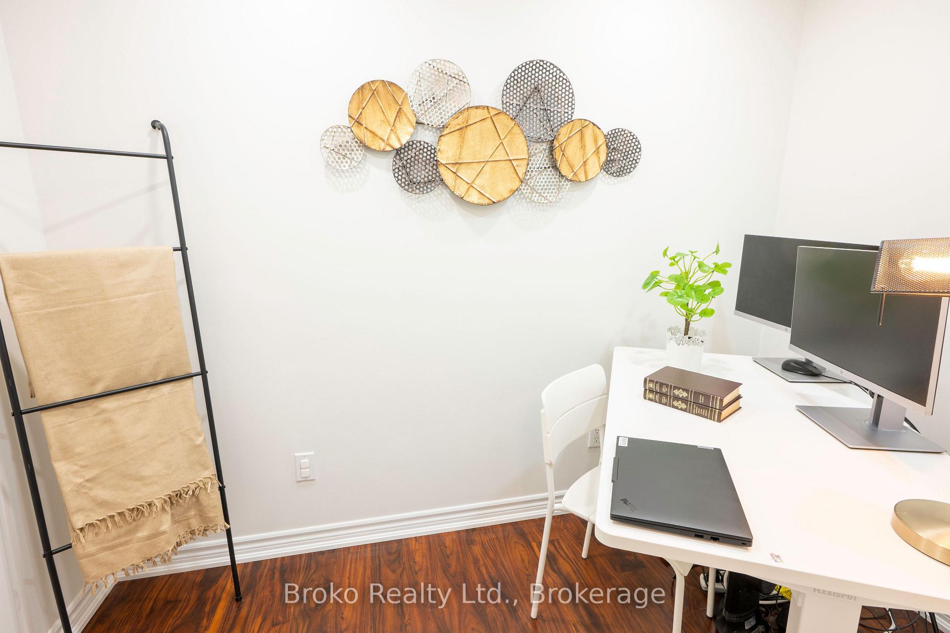 Photo 6 of Unit 4, 2360 Parkhaven Boulevard, Oakville, River Oaks — HOMEH