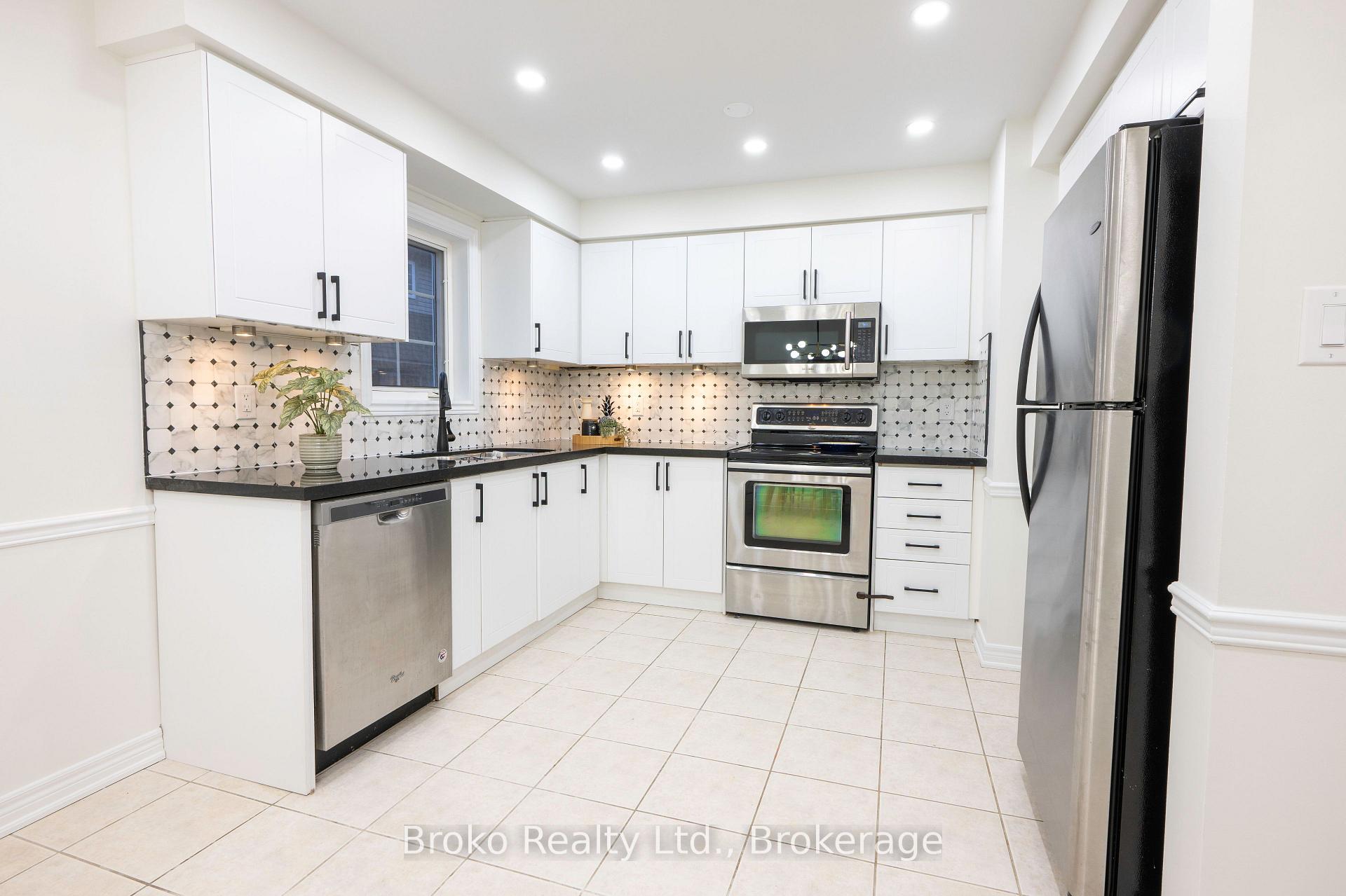 Photo 13 of Unit 4, 2360 Parkhaven Boulevard, Oakville, River Oaks — HOMEH