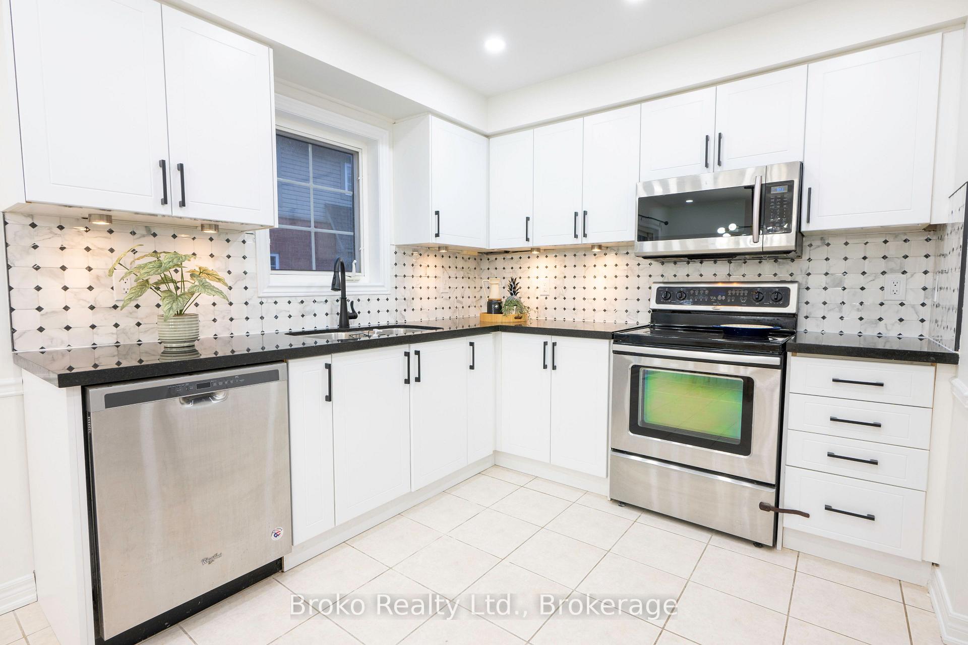 Photo 15 of Unit 4, 2360 Parkhaven Boulevard, Oakville, River Oaks — HOMEH