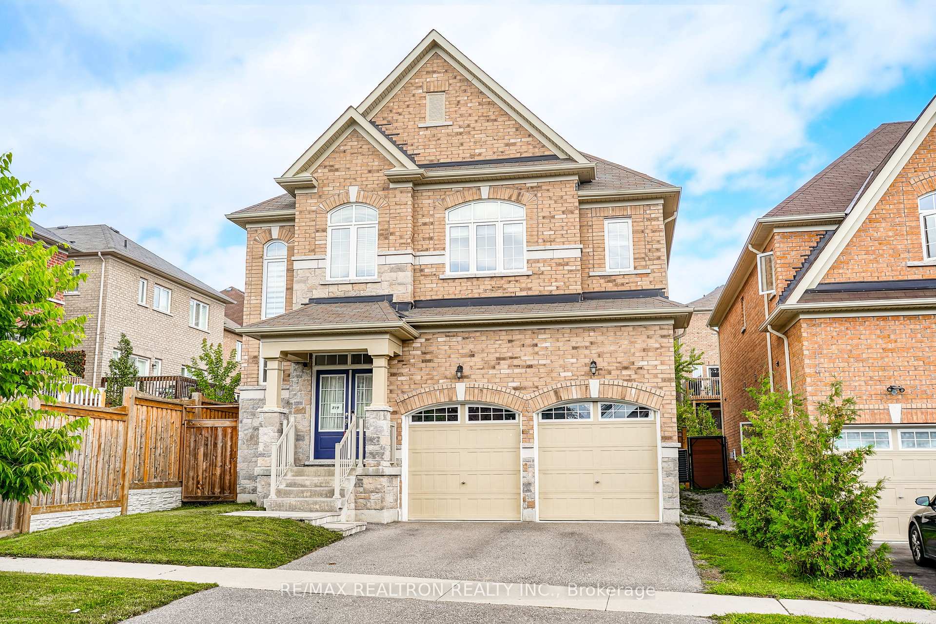 Photo 1 of 219 Lyle Drive, Clarington, Bowmanville — HOMEH
