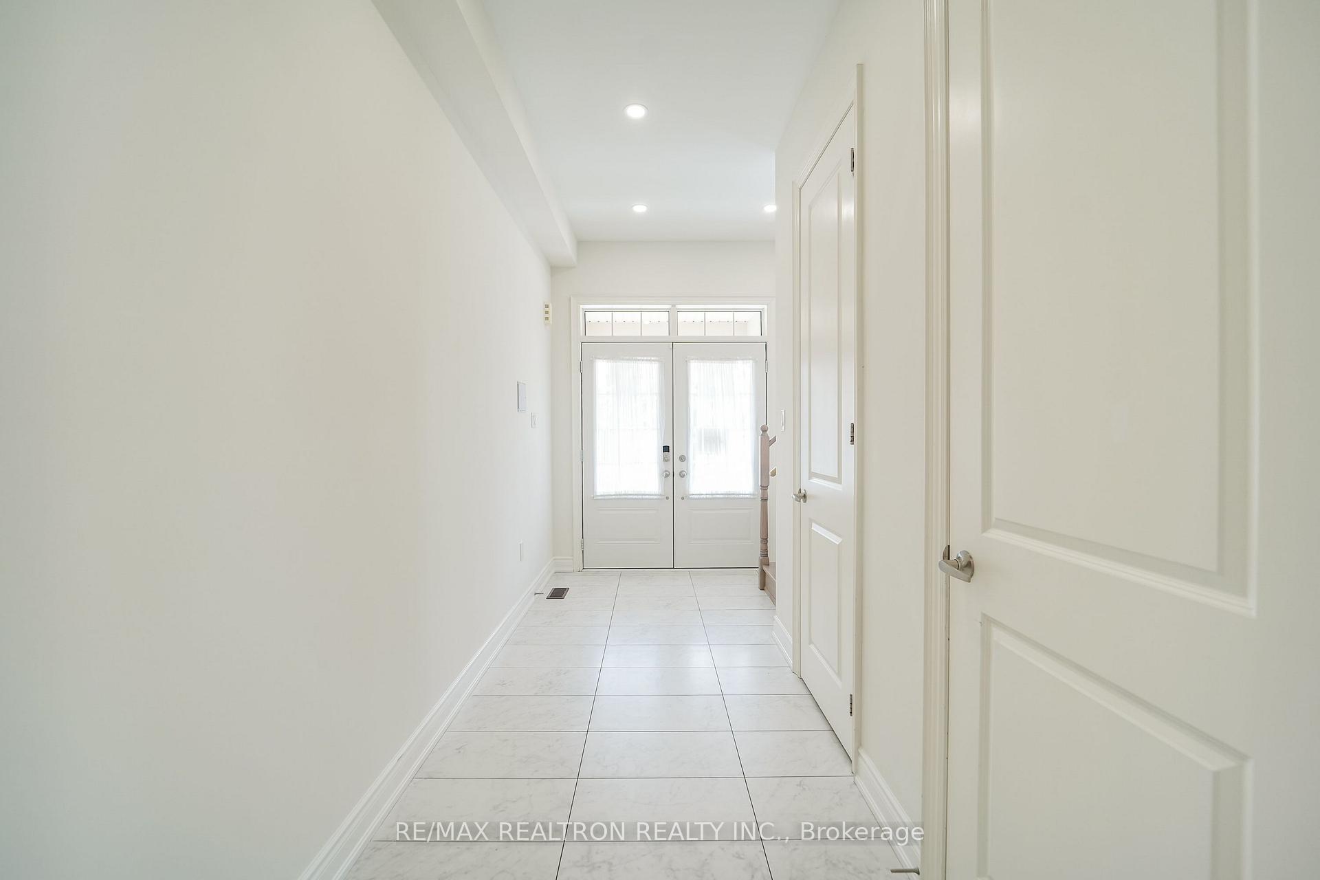 Photo 4 of 219 Lyle Drive, Clarington, Bowmanville — HOMEH
