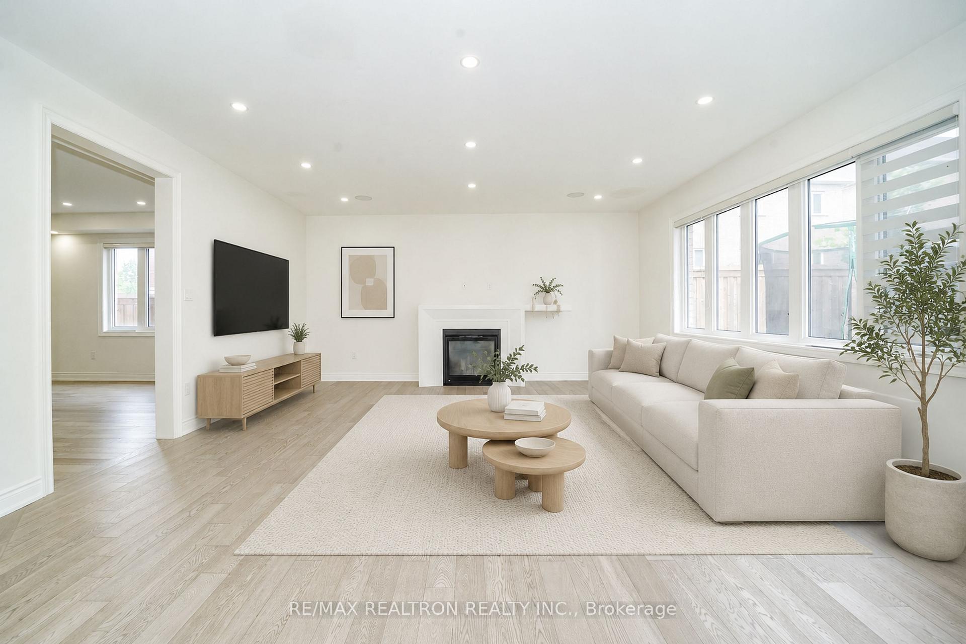 Photo 6 of 219 Lyle Drive, Clarington, Bowmanville — HOMEH
