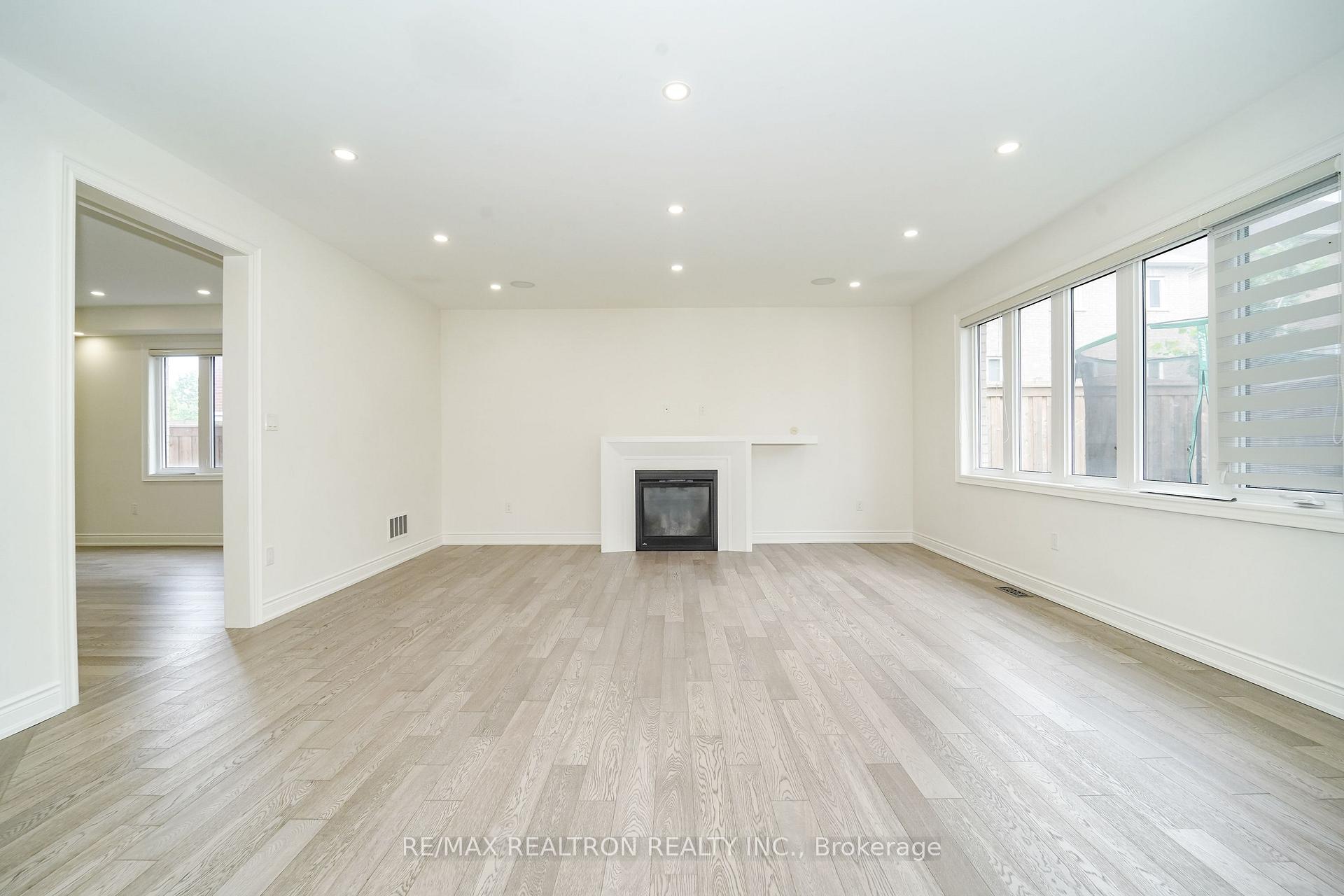 Photo 7 of 219 Lyle Drive, Clarington, Bowmanville — HOMEH
