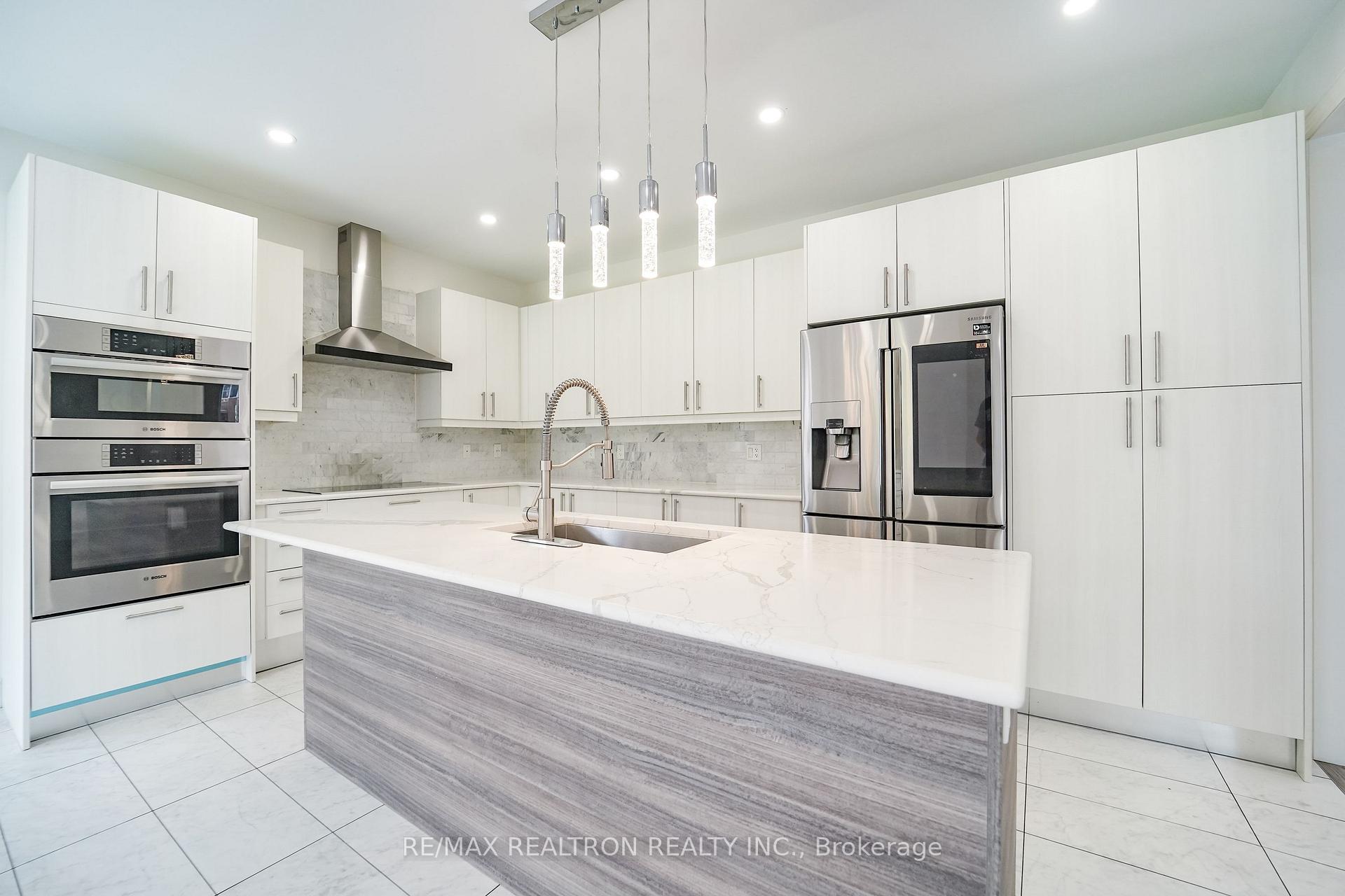 Photo 11 of 219 Lyle Drive, Clarington, Bowmanville — HOMEH