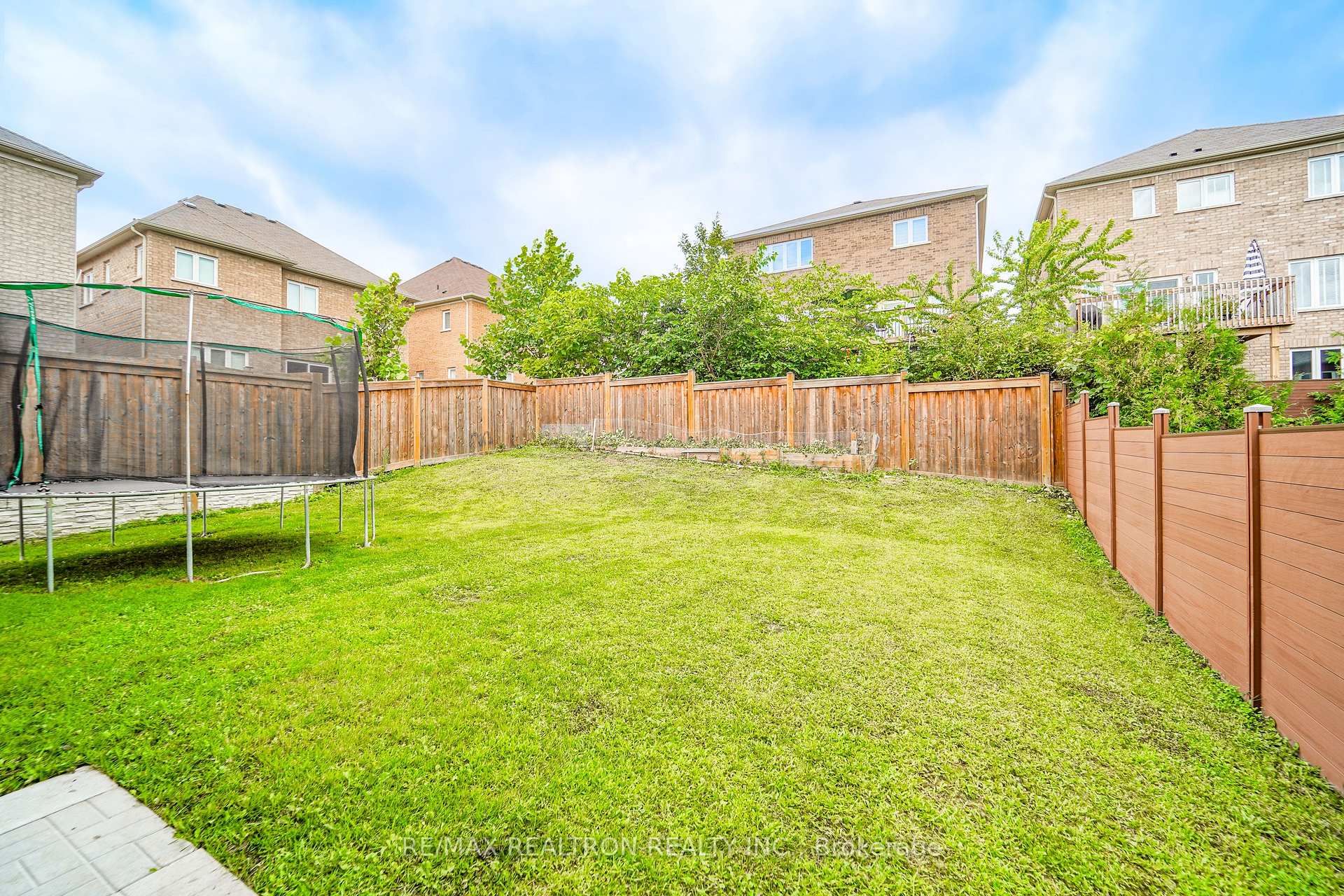 Photo 32 of 219 Lyle Drive, Clarington, Bowmanville — HOMEH