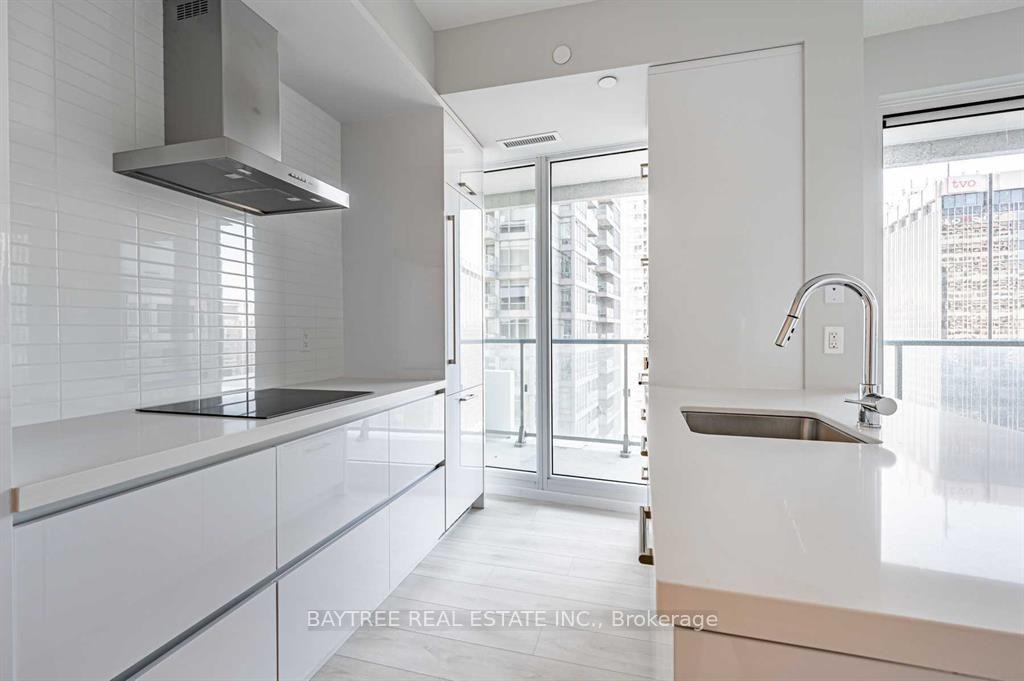 Photo 2 of Unit 4008, 2221 Yonge Street, Toronto, Mount Pleasant West — HOMEH