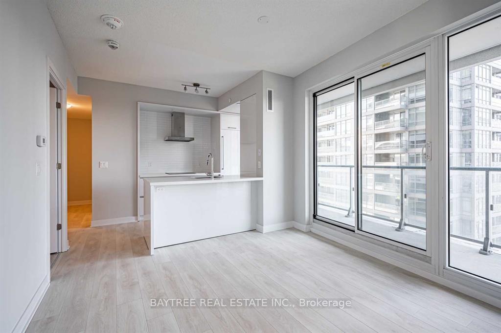 Photo 4 of Unit 4008, 2221 Yonge Street, Toronto, Mount Pleasant West — HOMEH