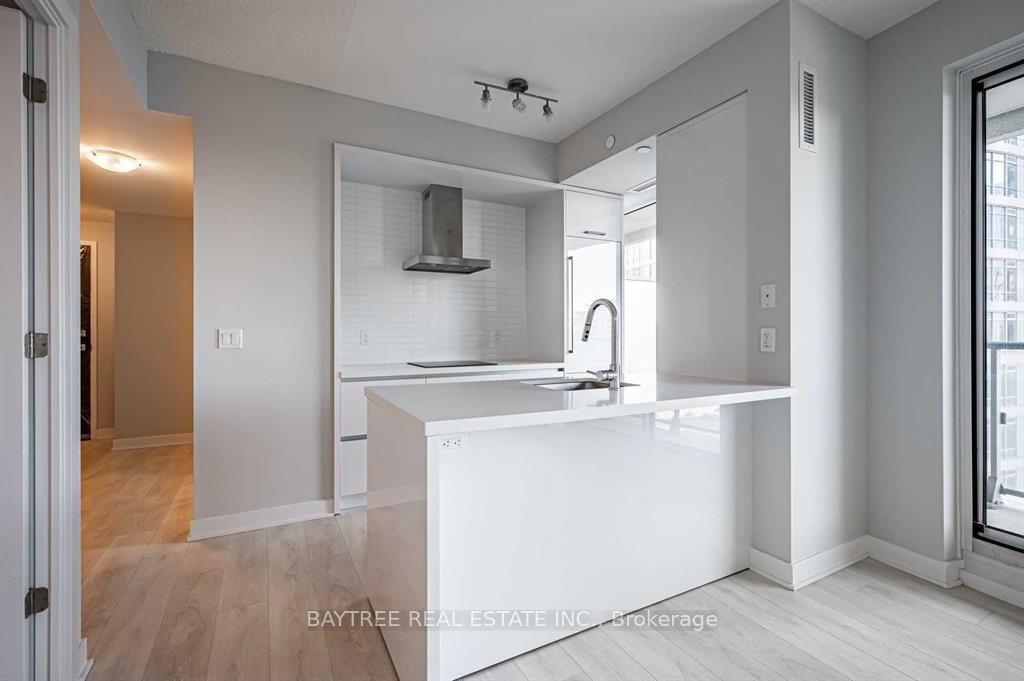Photo 6 of Unit 4008, 2221 Yonge Street, Toronto, Mount Pleasant West — HOMEH