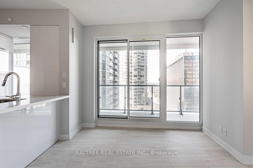 Photo 8 of Unit 4008, 2221 Yonge Street, Toronto, Mount Pleasant West — HOMEH
