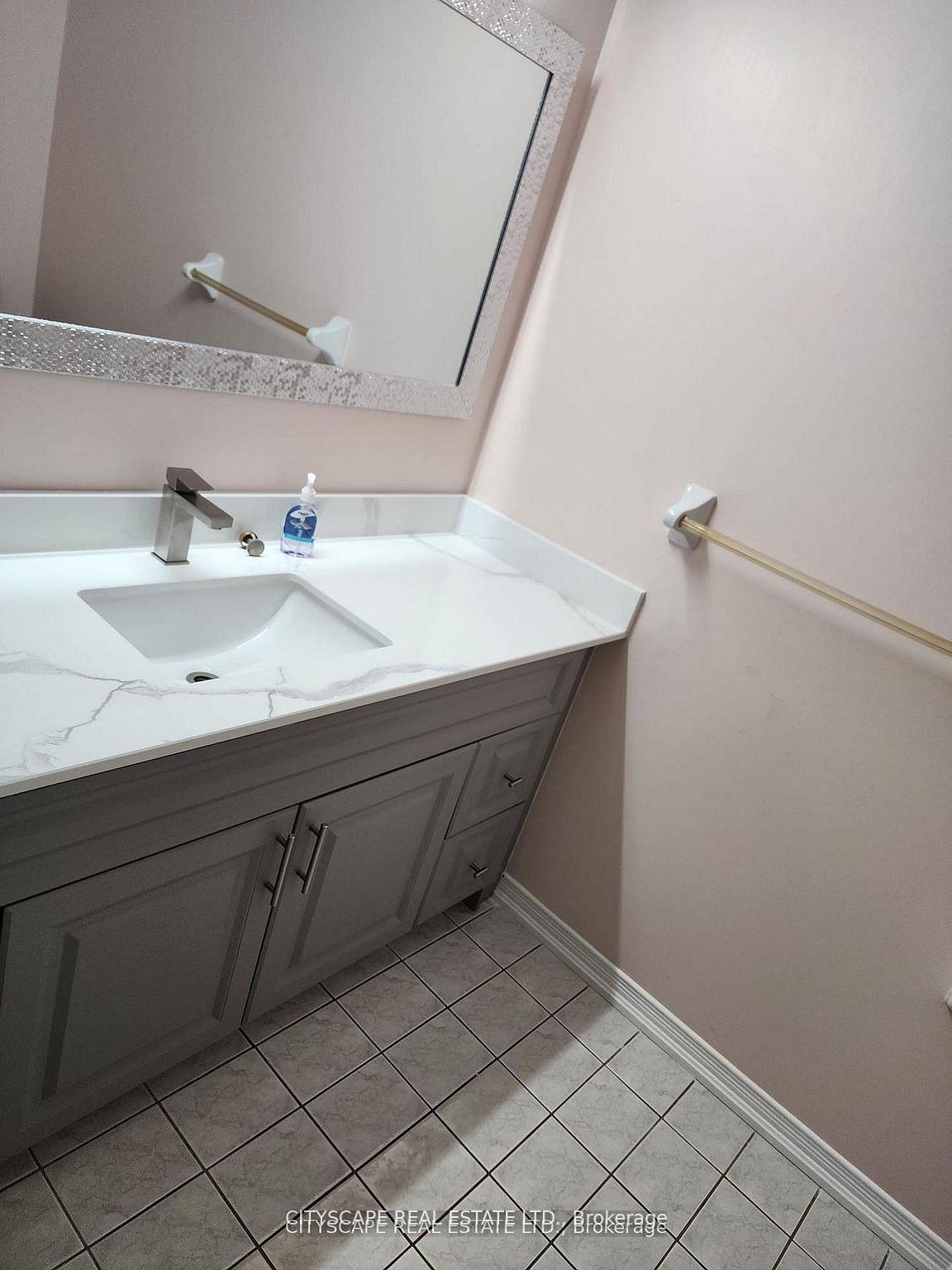 Photo 22 of 94 Unionville Crescent, Brampton, Bram East — HOMEH