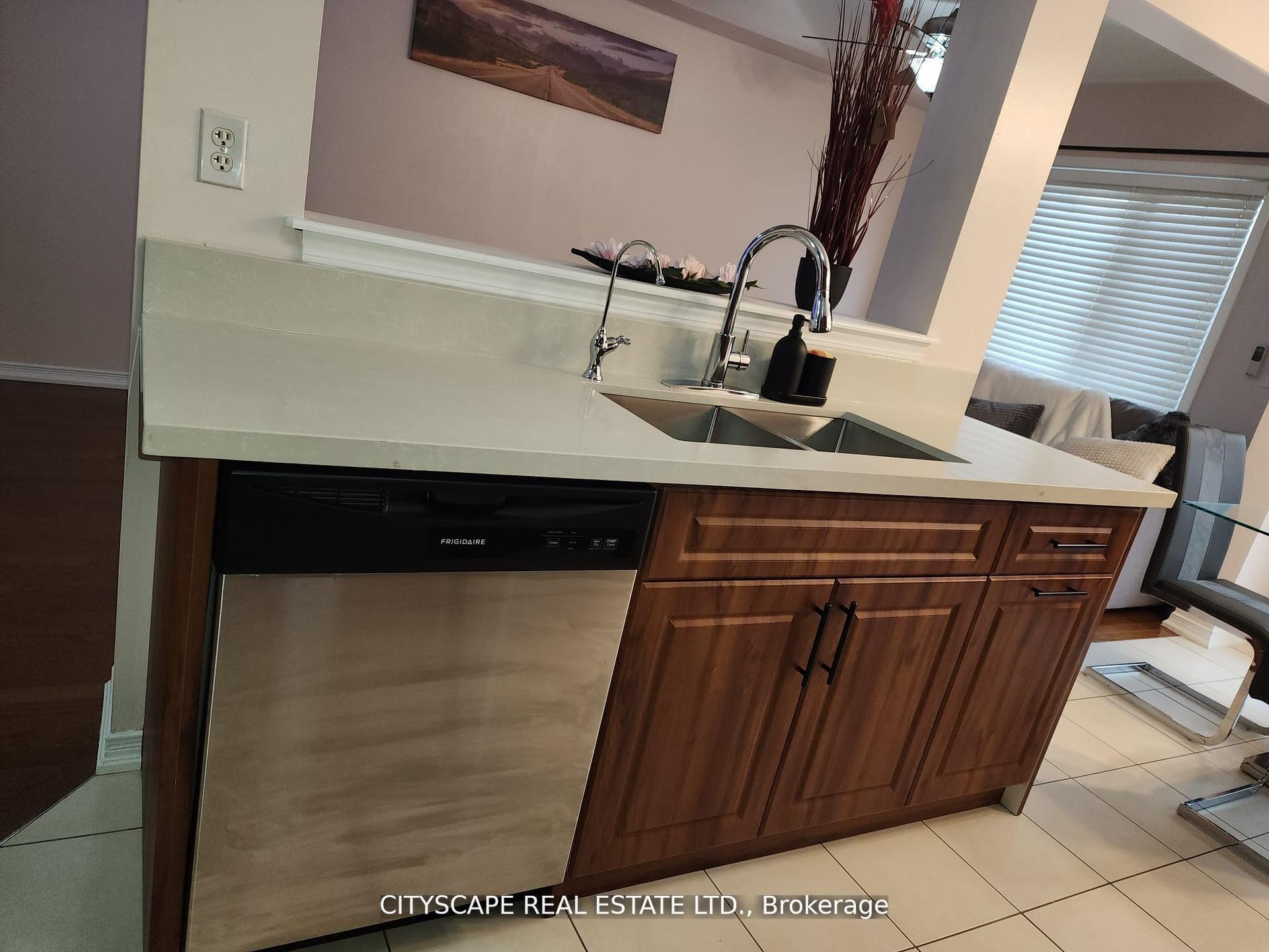 Photo 32 of 94 Unionville Crescent, Brampton, Bram East — HOMEH