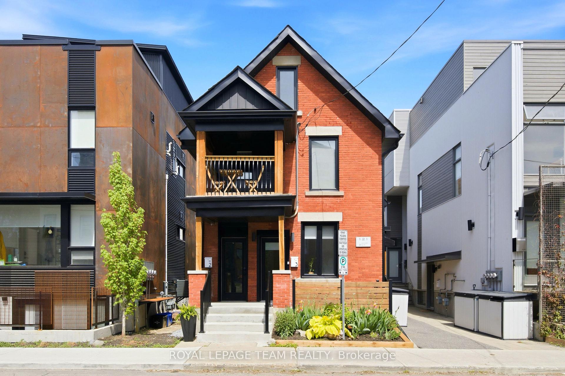 Photo of 121 Carruthers Avenue