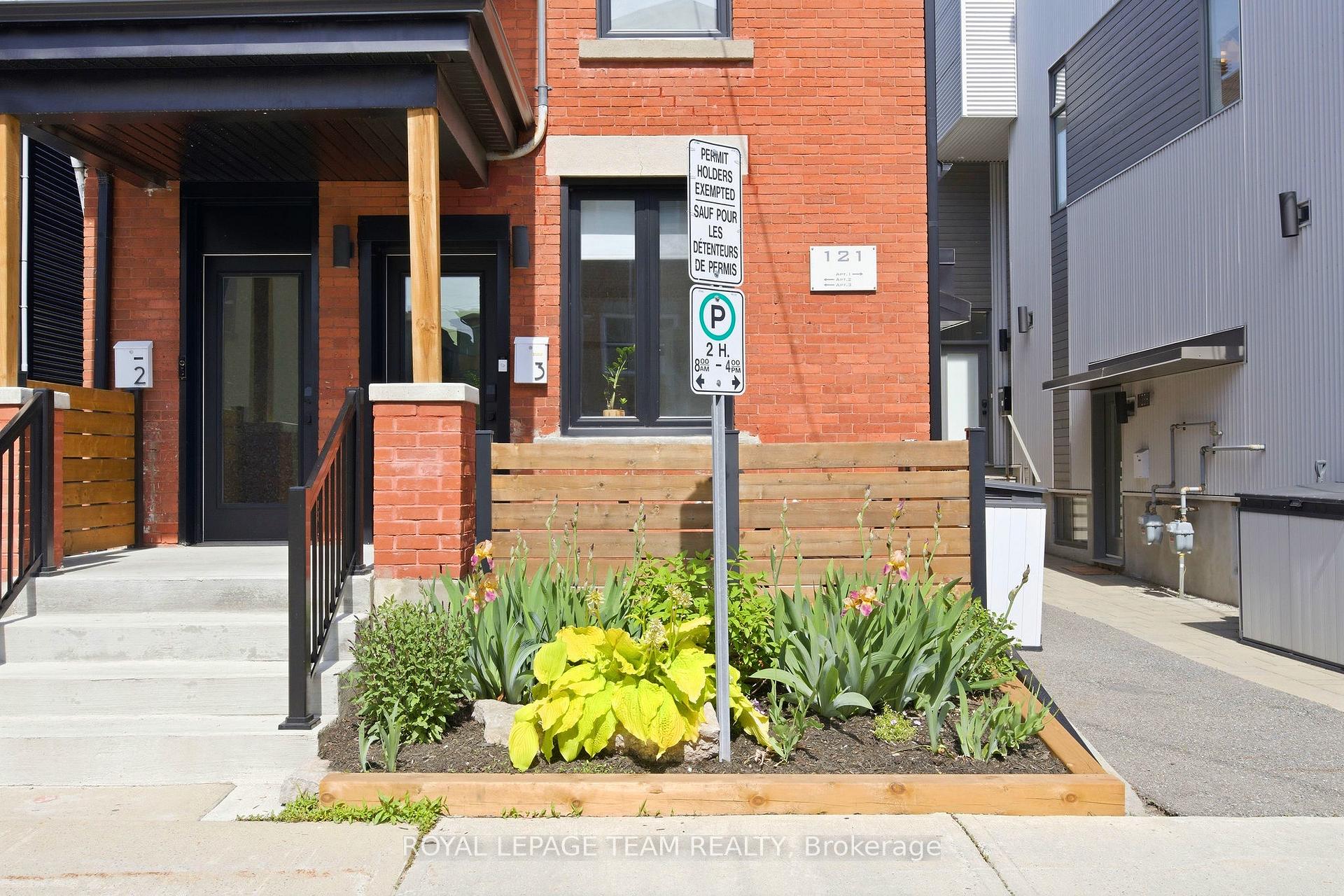 Photo 3 of 121 Carruthers Avenue, Ottawa, Mechanicsville — HOMEH
