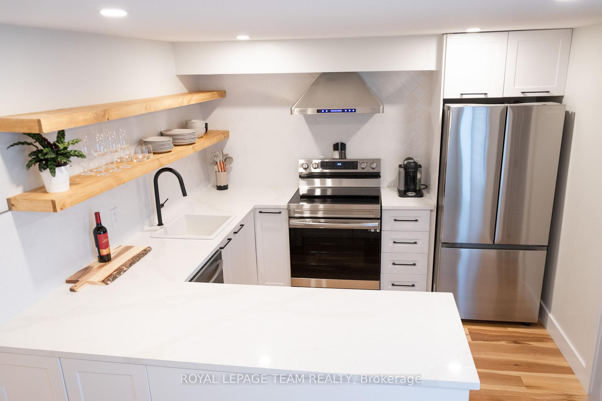 Photo 6 of 121 Carruthers Avenue, Ottawa, Mechanicsville — HOMEH