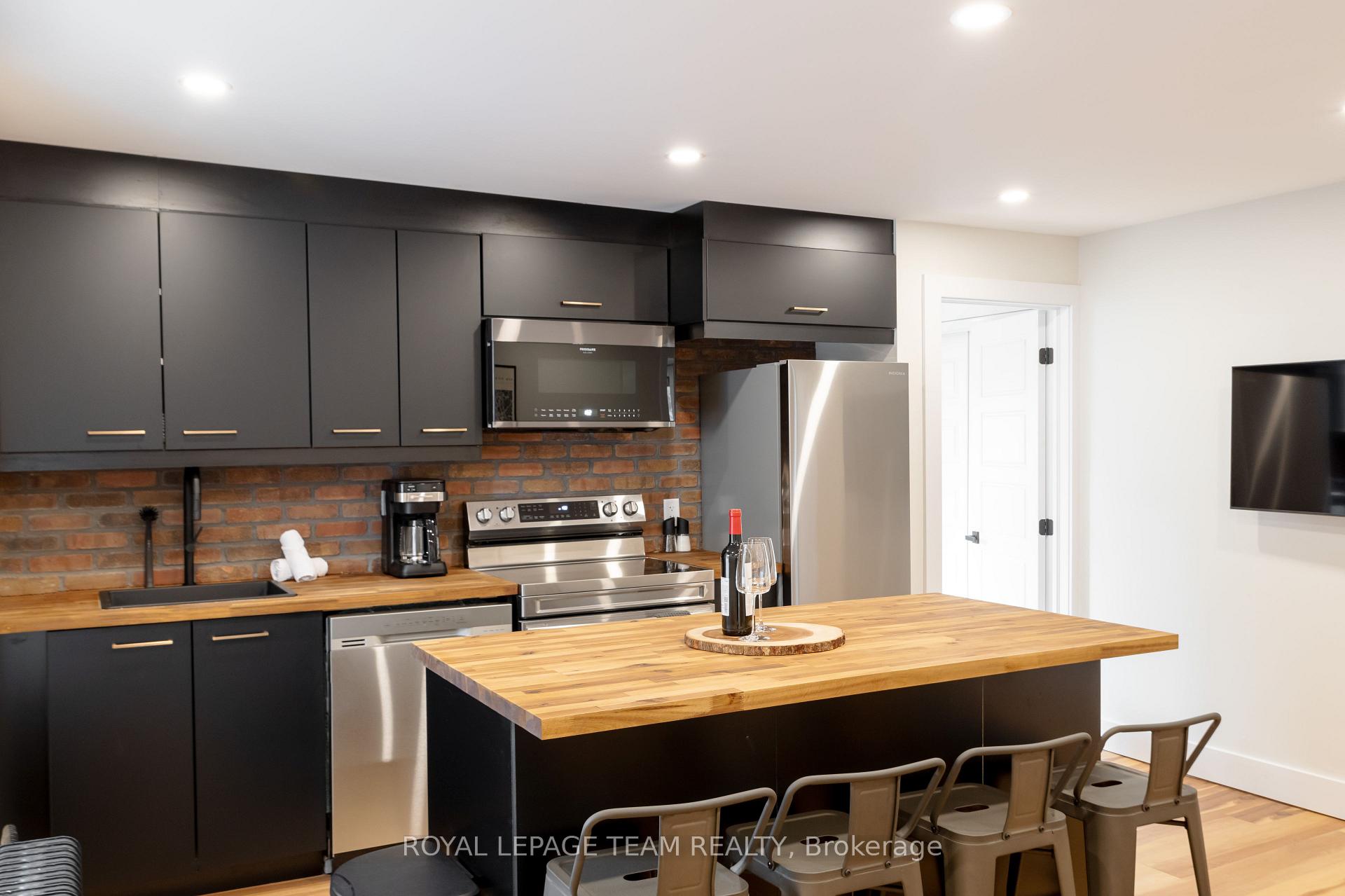 Photo 13 of 121 Carruthers Avenue, Ottawa, Mechanicsville — HOMEH