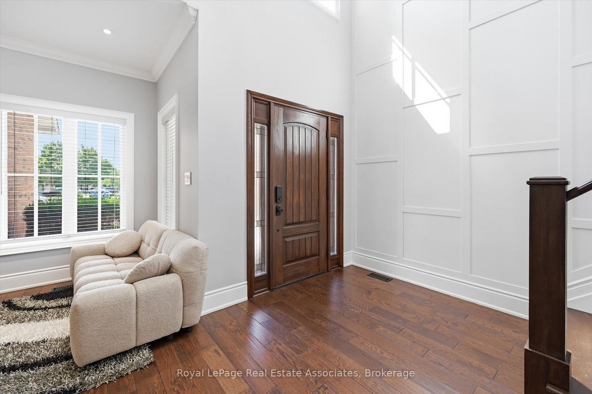 Photo 2 of 2312 Ridgeview Court, Burlington, Rose — HOMEH