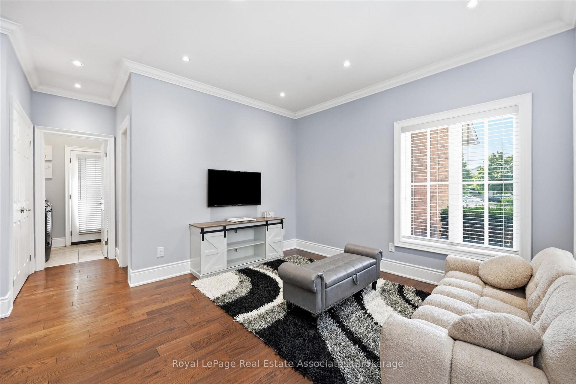 Photo 6 of 2312 Ridgeview Court, Burlington, Rose — HOMEH
