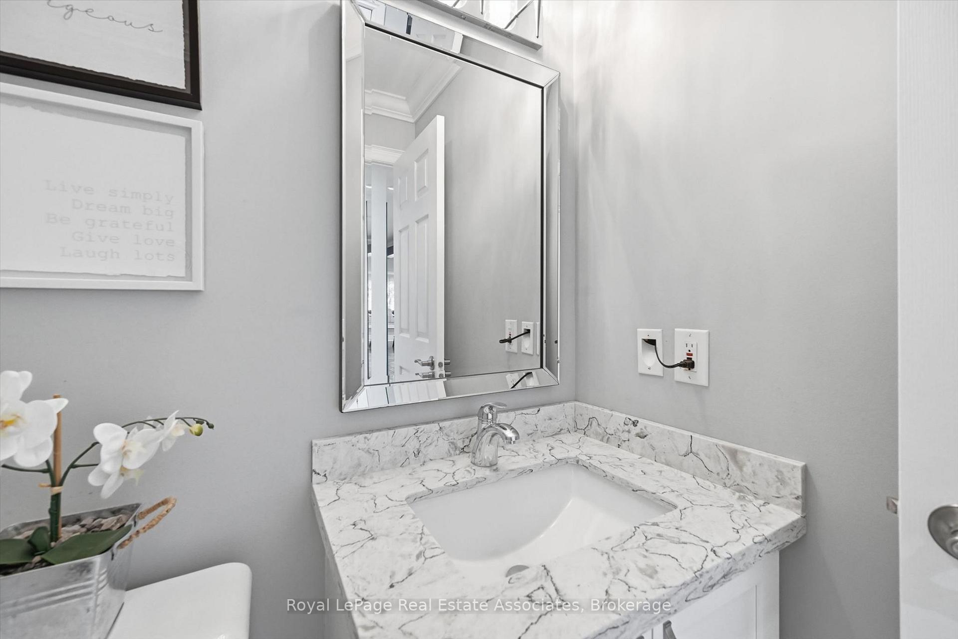 Photo 8 of 2312 Ridgeview Court, Burlington, Rose — HOMEH