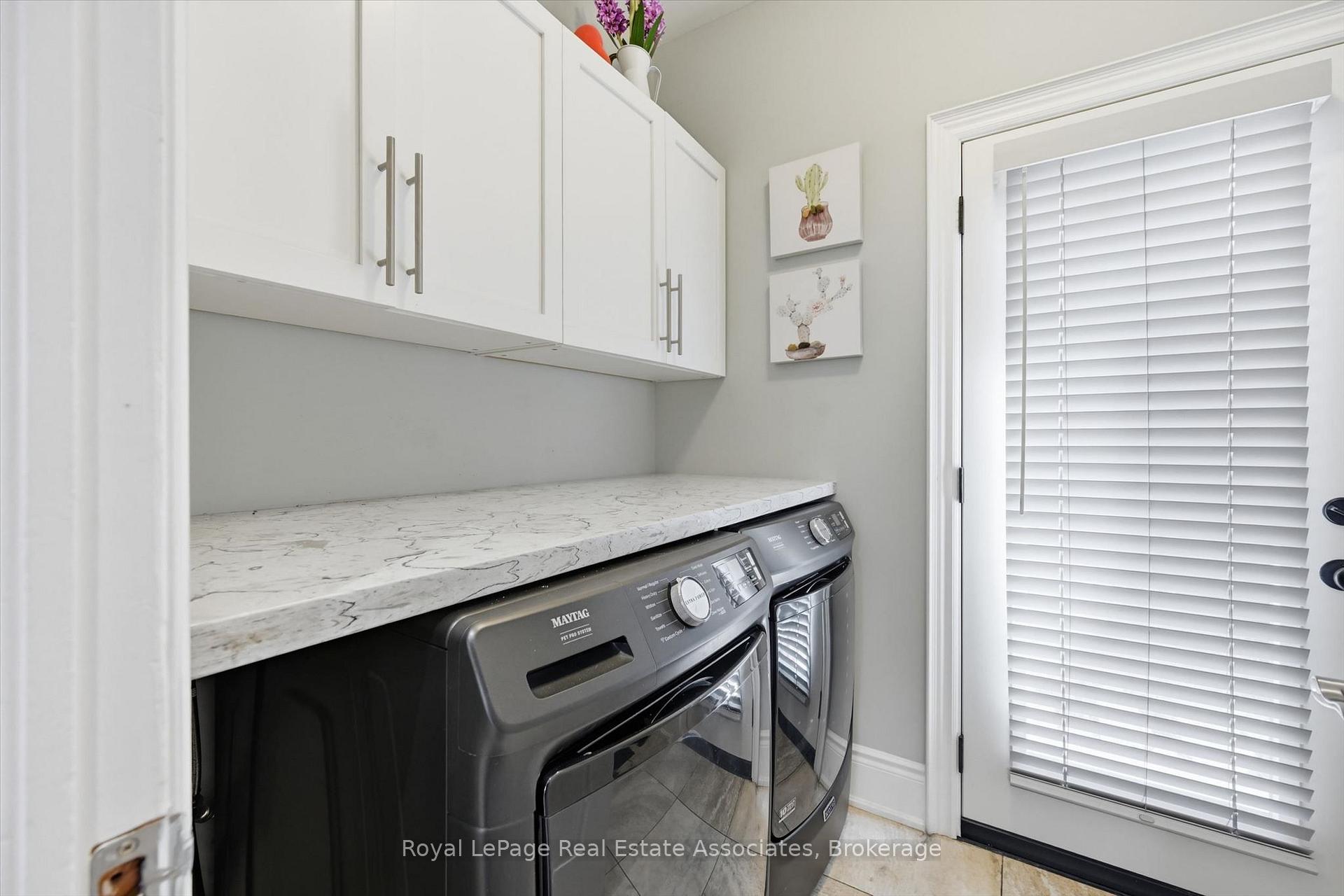 Photo 9 of 2312 Ridgeview Court, Burlington, Rose — HOMEH