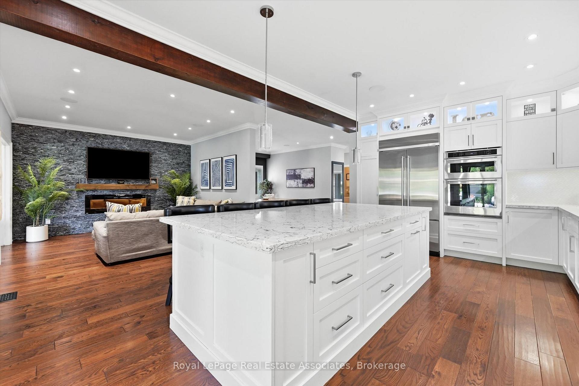 Photo 16 of 2312 Ridgeview Court, Burlington, Rose — HOMEH