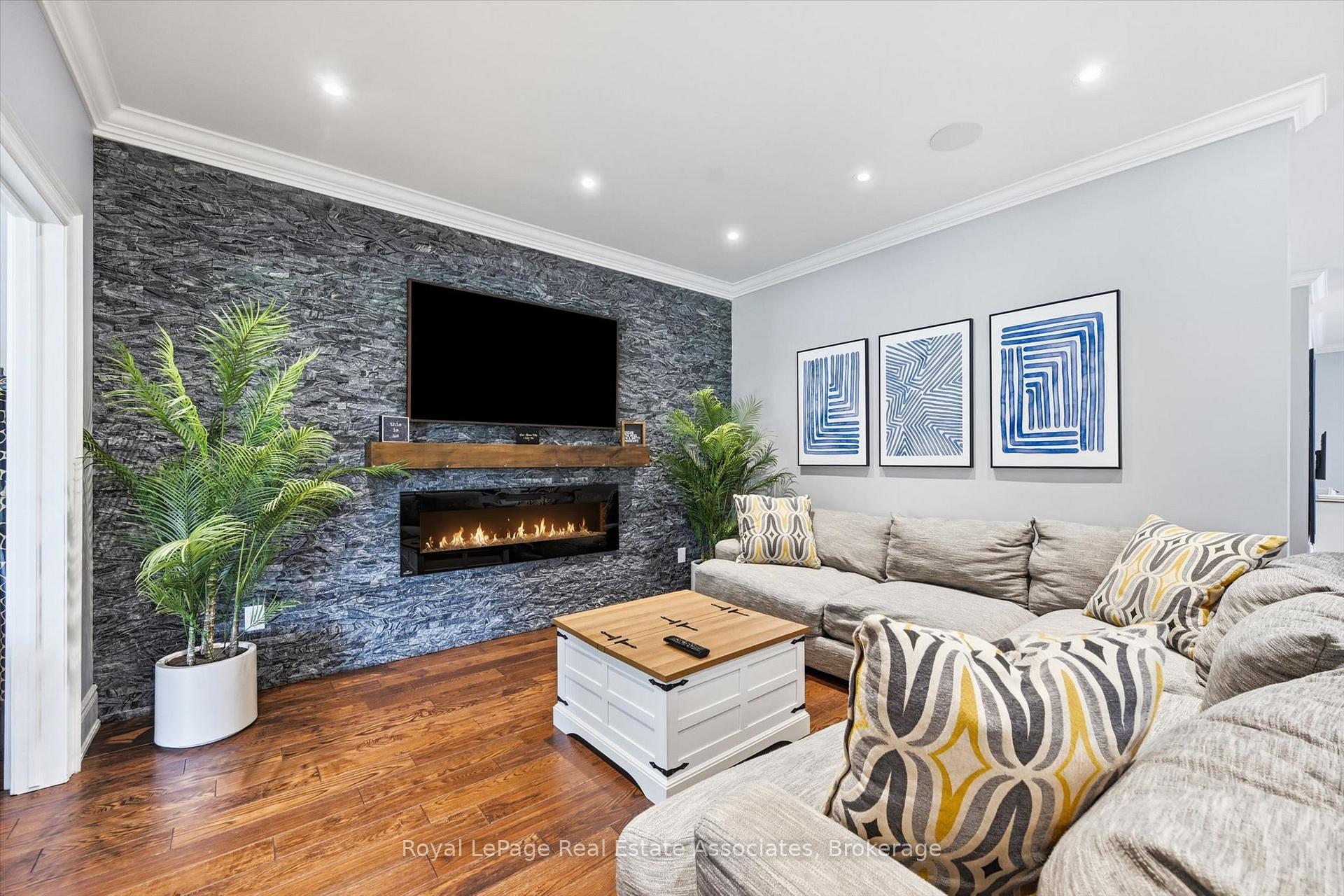 Photo 17 of 2312 Ridgeview Court, Burlington, Rose — HOMEH