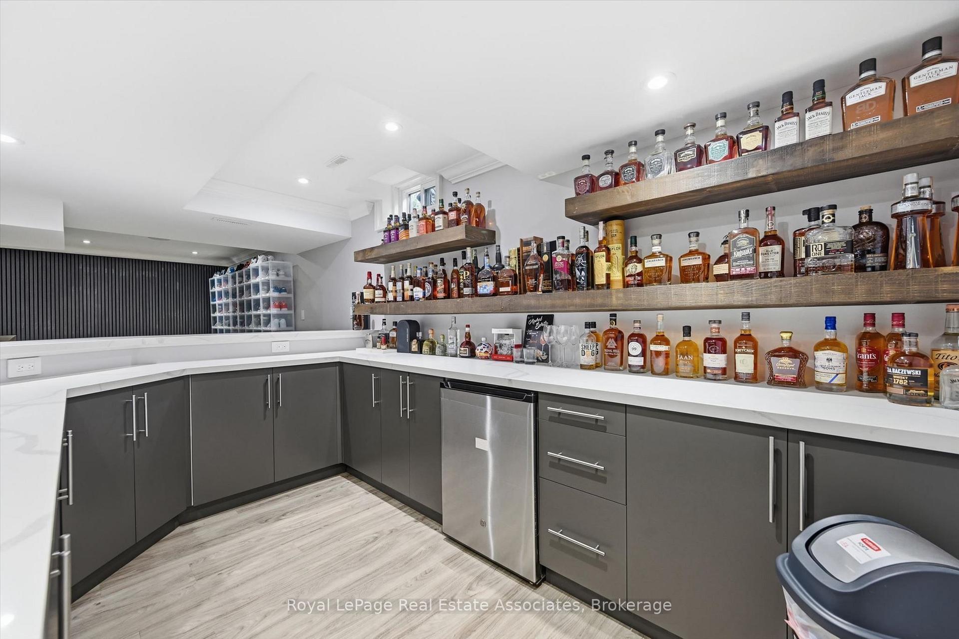 Photo 32 of 2312 Ridgeview Court, Burlington, Rose — HOMEH