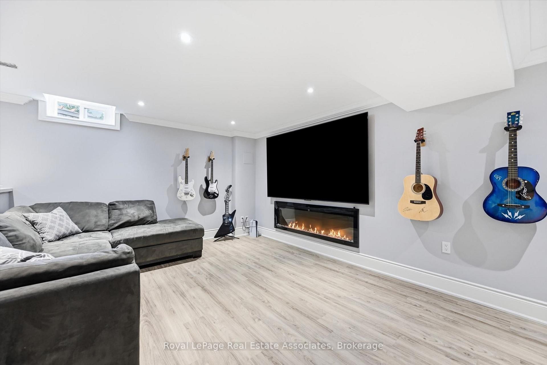 Photo 36 of 2312 Ridgeview Court, Burlington, Rose — HOMEH