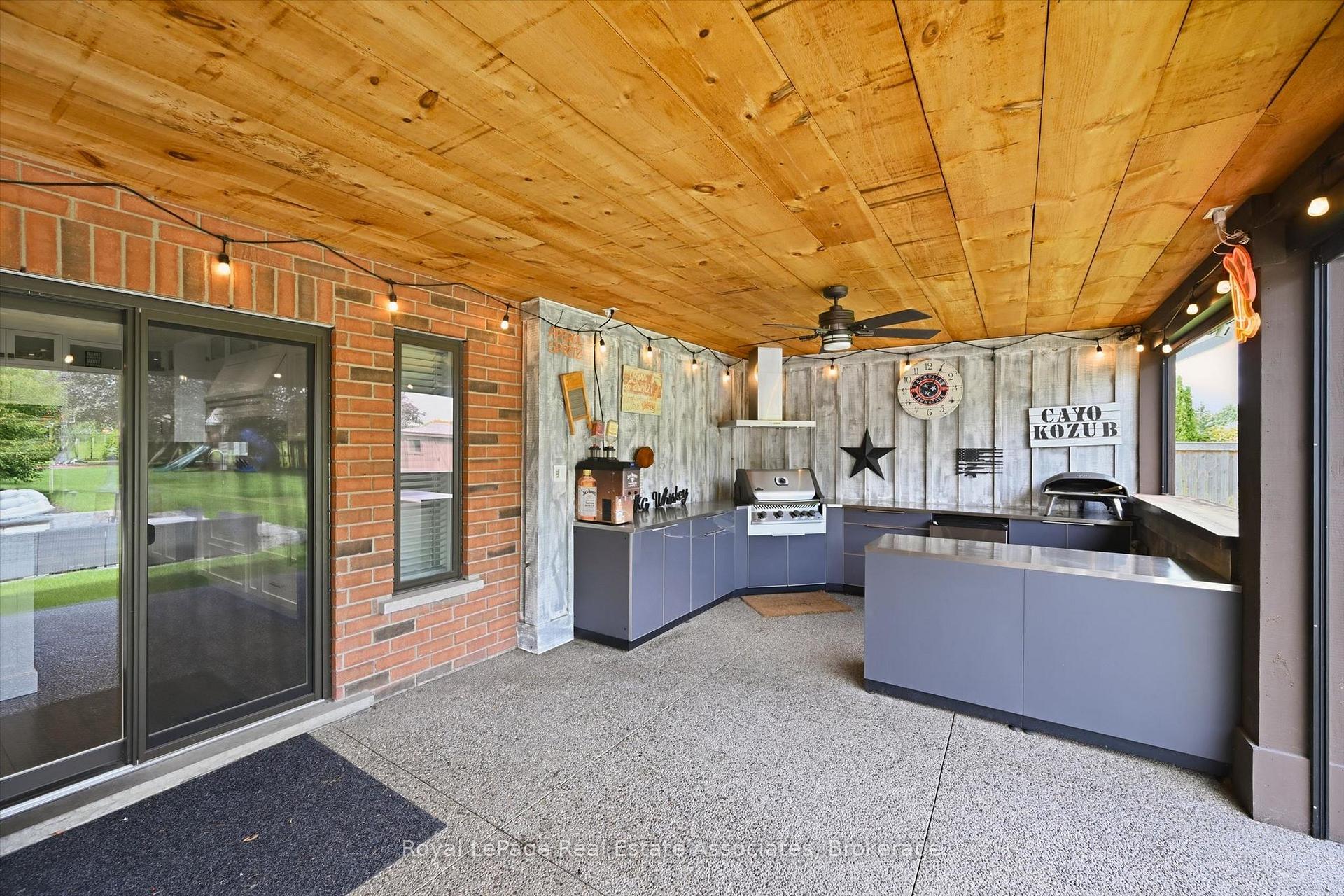 Photo 43 of 2312 Ridgeview Court, Burlington, Rose — HOMEH