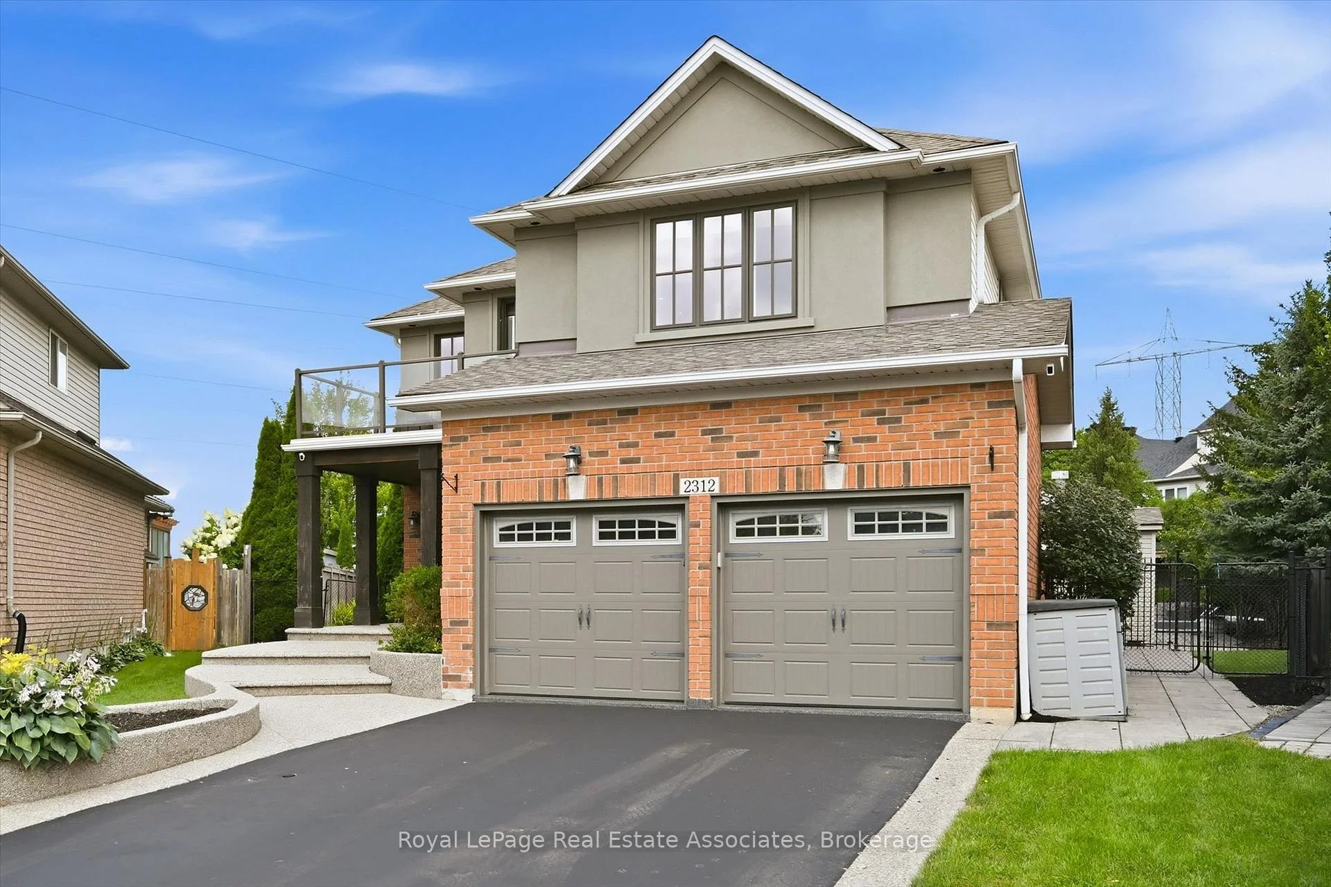 Photo 3 of 2312 Ridgeview Court, Burlington, Rose — HOMEH