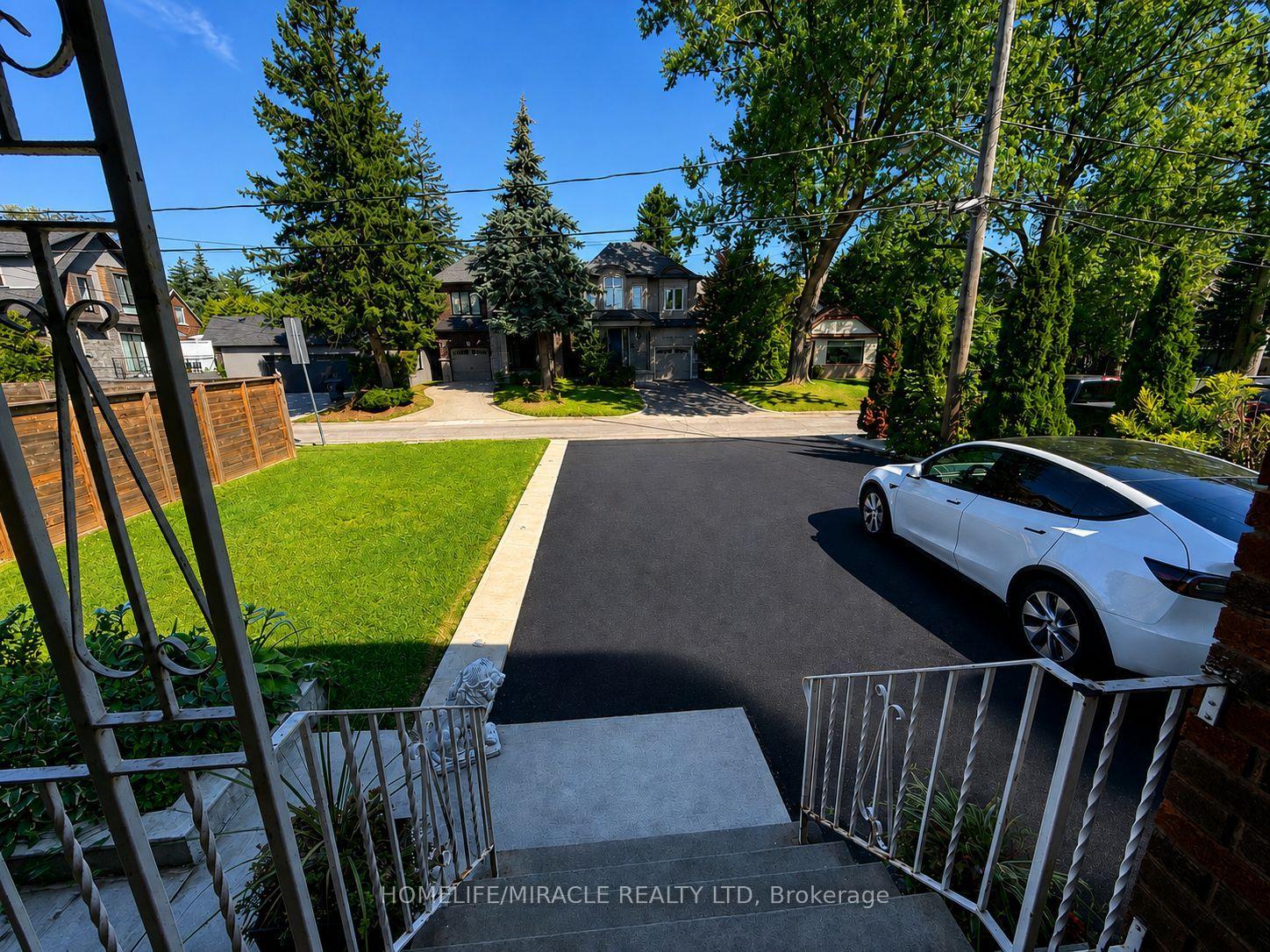 Photo 6 of 23 Brussels Street, Etobicoke, Stonegate-Queensway — HOMEH
