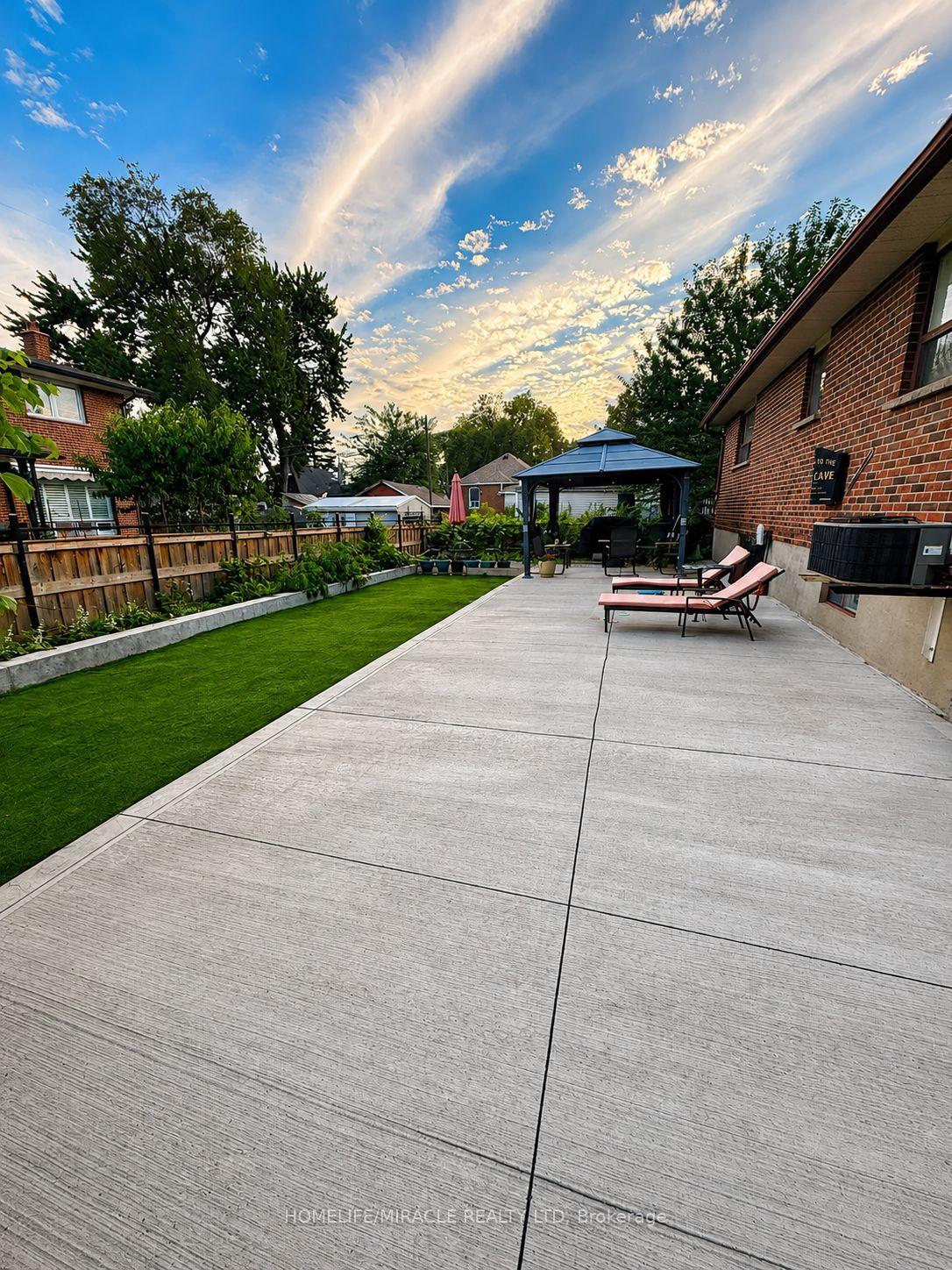 Photo 7 of 23 Brussels Street, Etobicoke, Stonegate-Queensway — HOMEH
