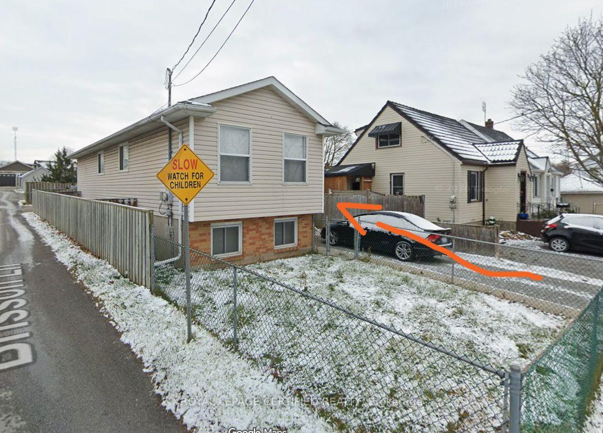 Front of Unit Bsmt, 6 Lincoln Avenue