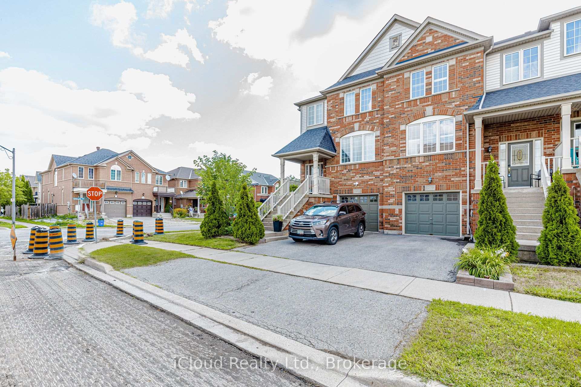 Photo 2 of 1279 Lamont Crescent, Milton, Clarke — HOMEH