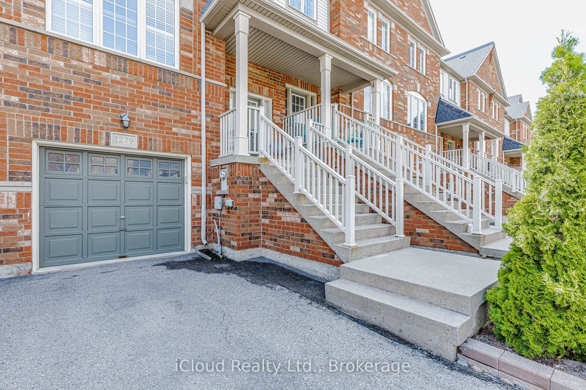Photo 3 of 1279 Lamont Crescent, Milton, Clarke — HOMEH