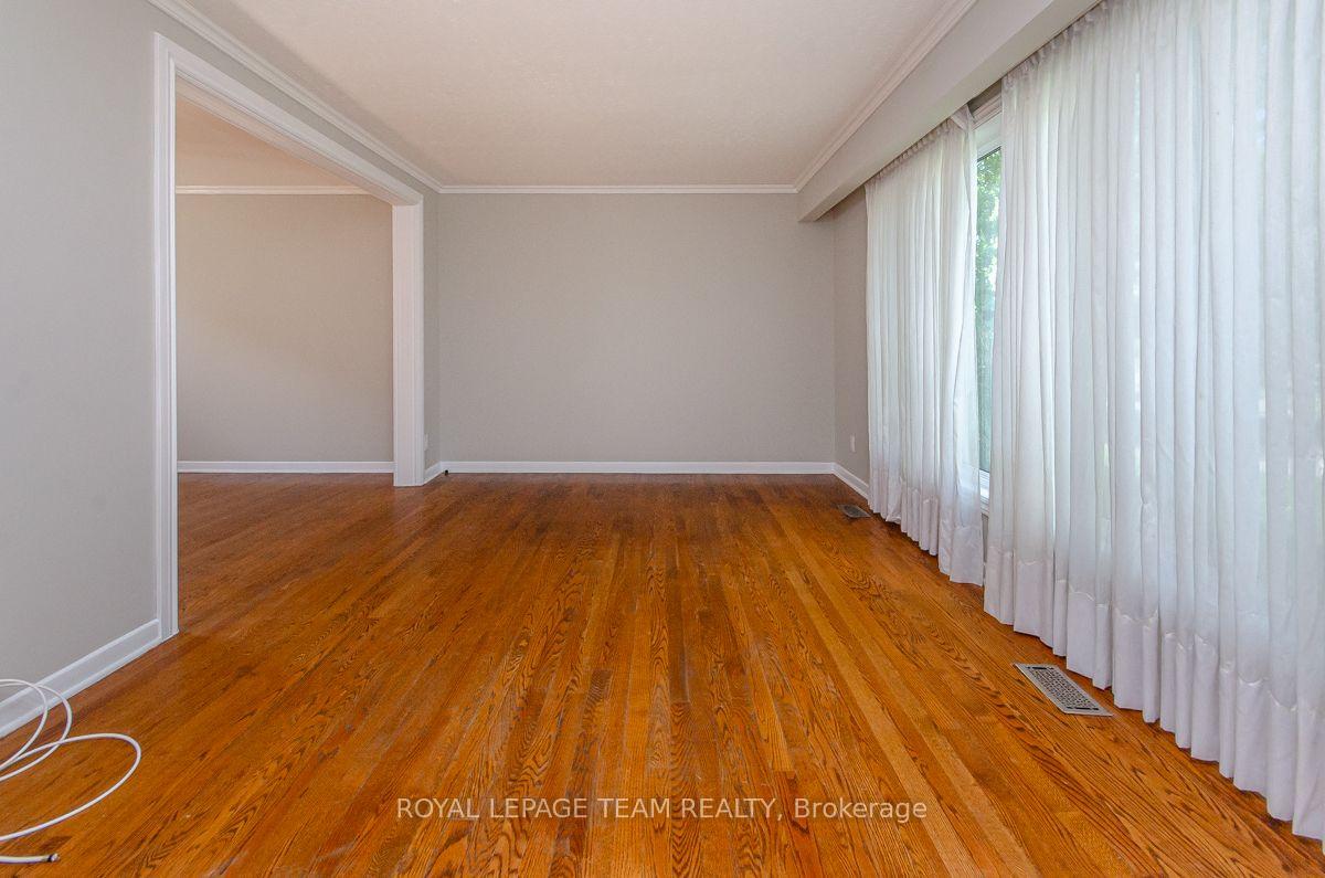 Photo 3 of 1476 Claymor Avenue, Ottawa, Carleton Square — HOMEH