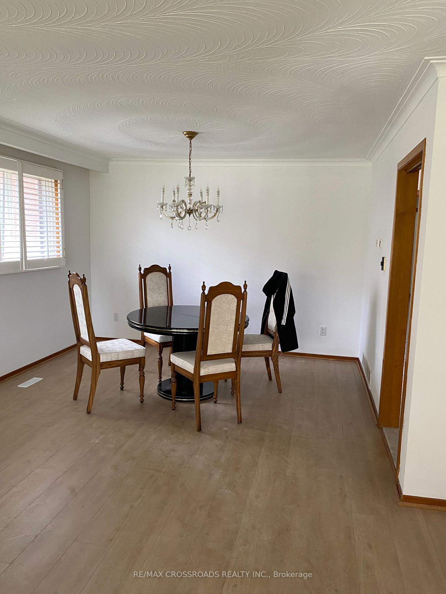Photo 8 of 91 Bickerton Crescent, North York, Pleasant View — HOMEH