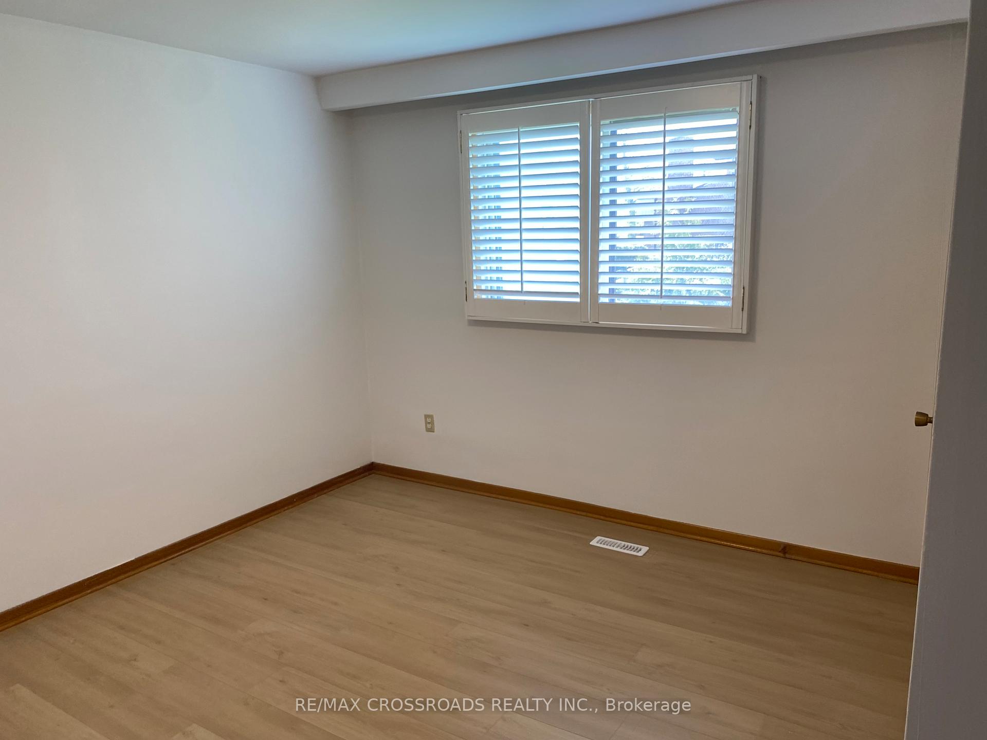 Photo 13 of 91 Bickerton Crescent, North York, Pleasant View — HOMEH