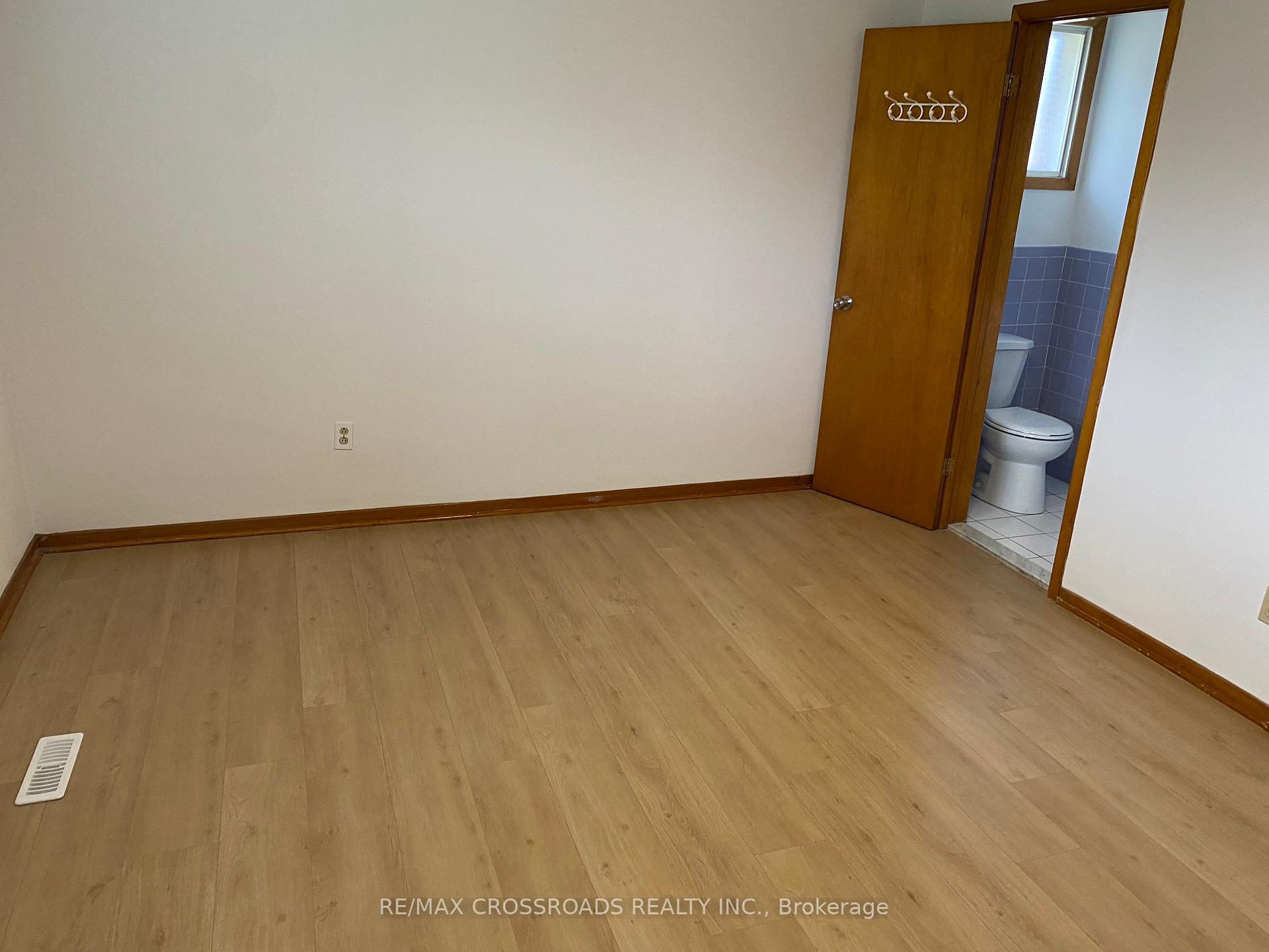 Photo 16 of 91 Bickerton Crescent, North York, Pleasant View — HOMEH