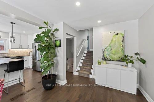 Photo 24 of 18 Hammond Crescent, London, North G — HOMEH