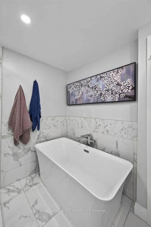 Photo 32 of 18 Hammond Crescent, London, North G — HOMEH