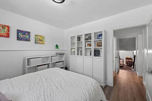 Photo 39 of 18 Hammond Crescent, London, North G — HOMEH