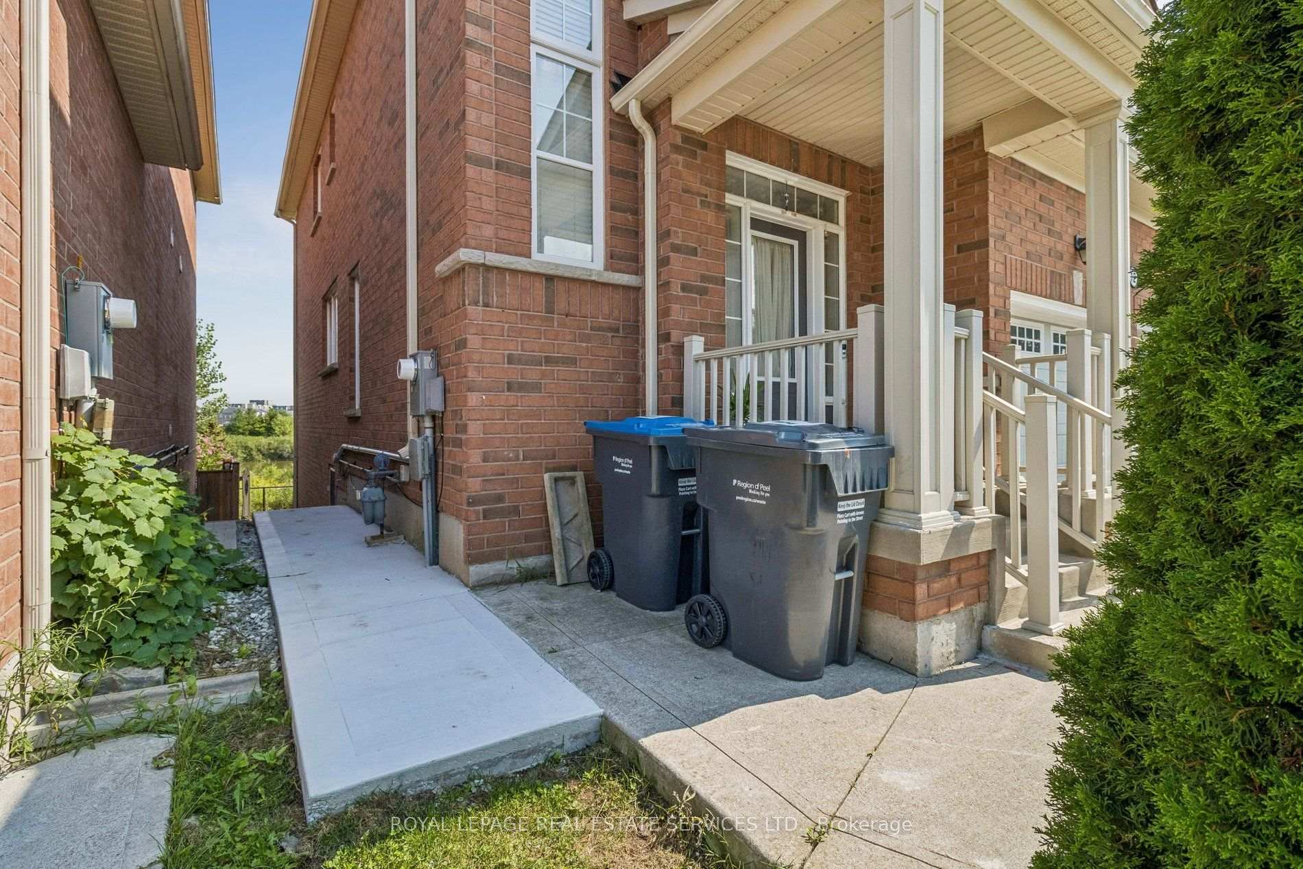 Photo 2 of Unit Unit 2, 12 Locomotive Crescent, Brampton, Northwest Brampton — HOMEH
